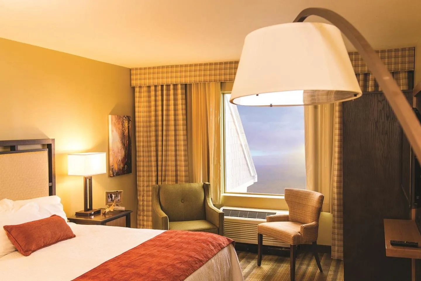 Bed in Amicalola Falls State Park and Lodge