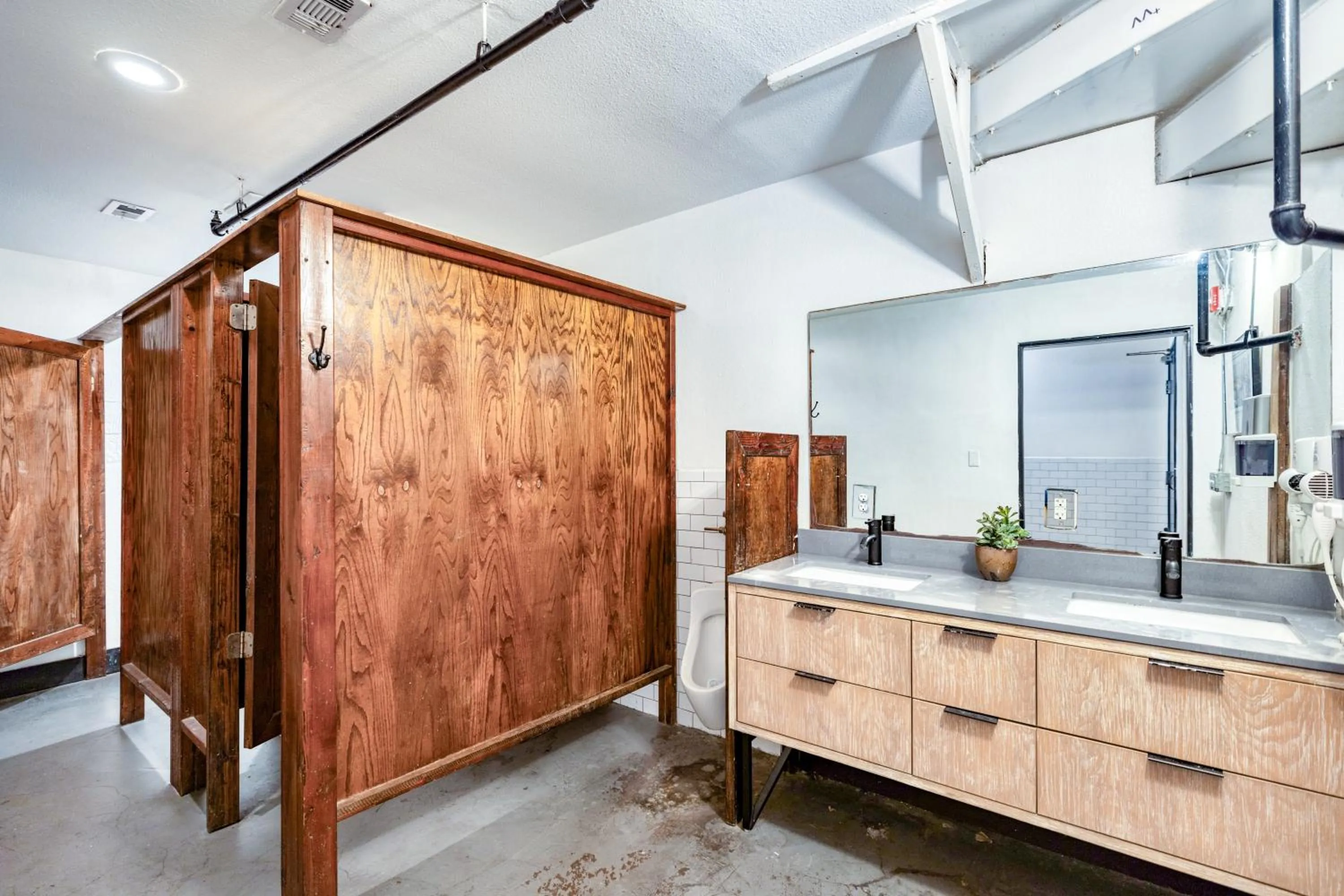 Bathroom in Firehouse Hostel