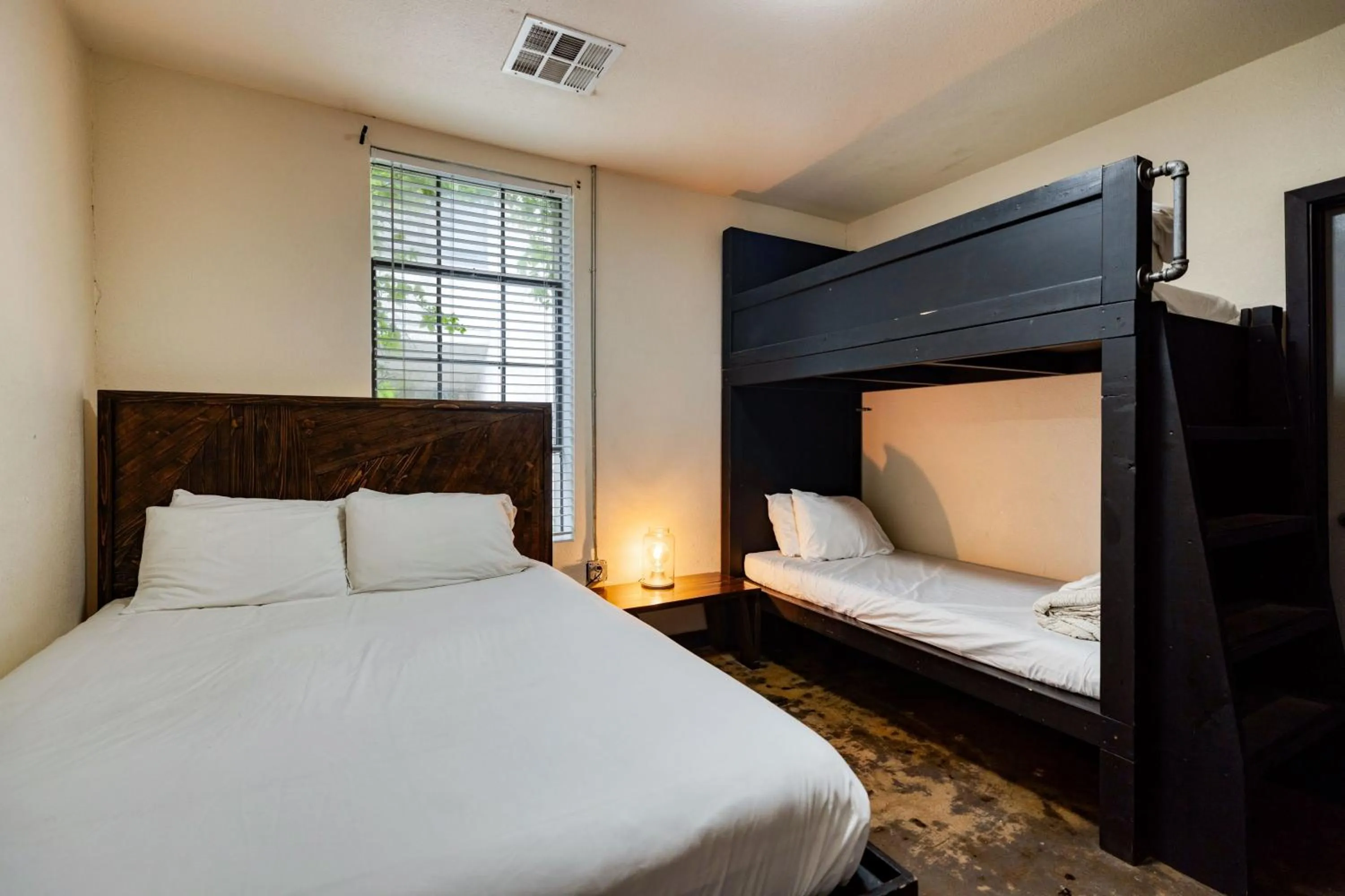 Bedroom, Bed in Firehouse Hostel