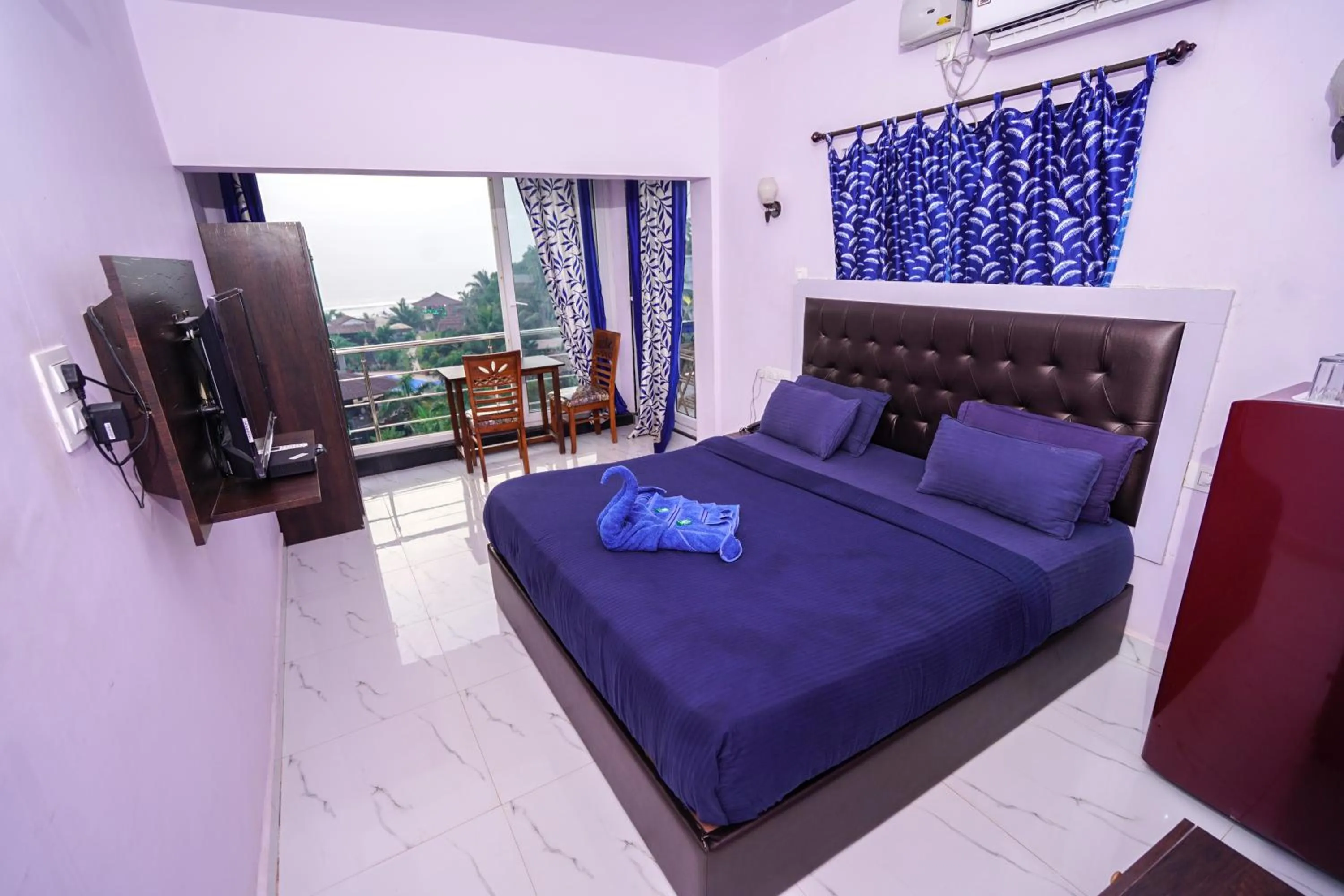 Photo of the whole room, Bed in Swati