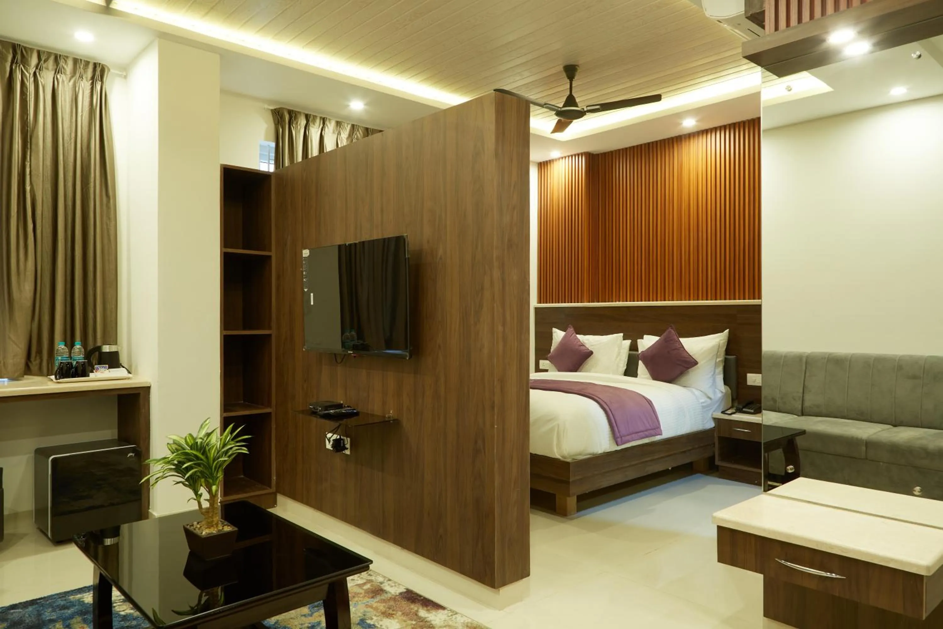 Living room, Bed in VOVO PREMIER HOTEL