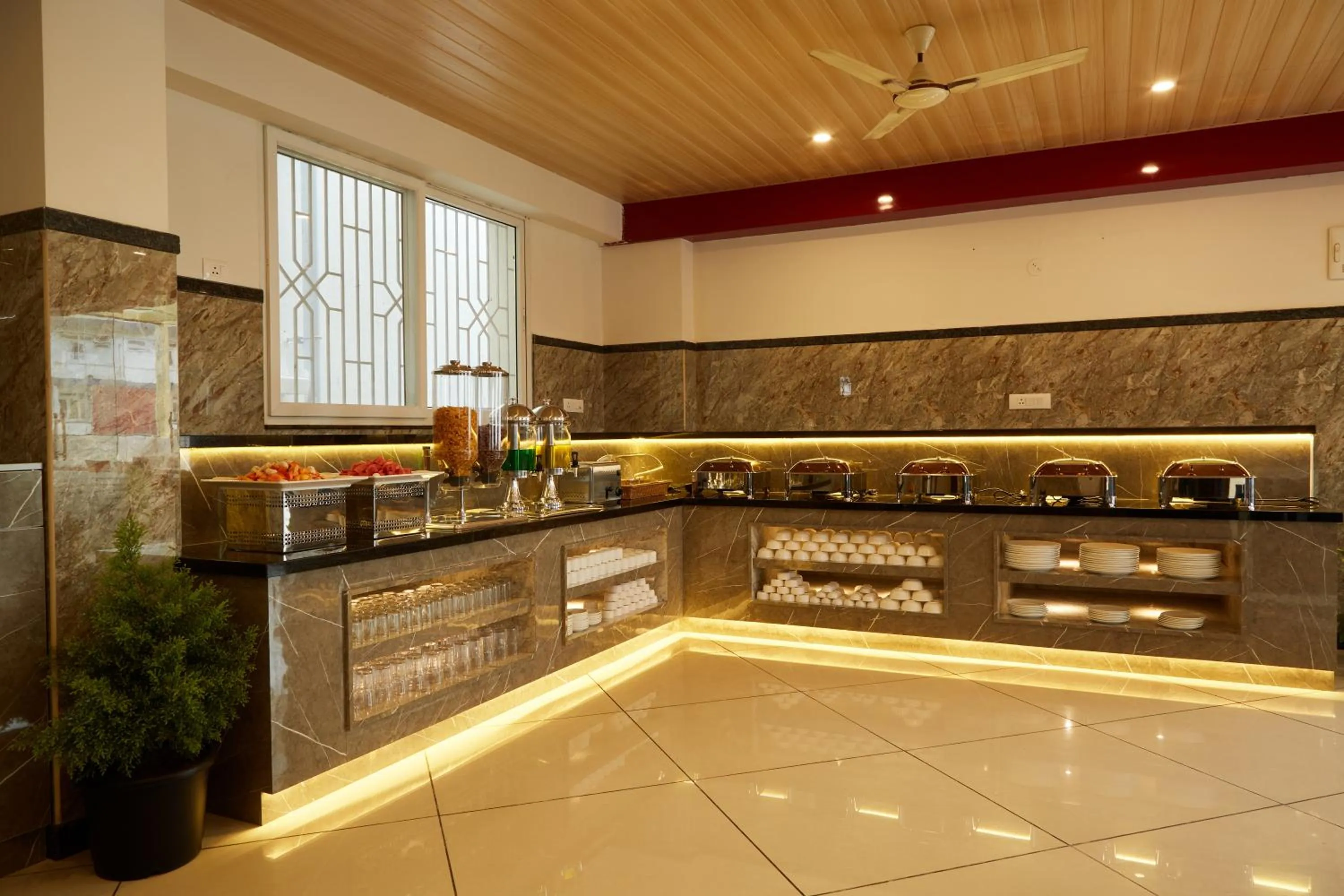 Restaurant/places to eat in VOVO PREMIER HOTEL