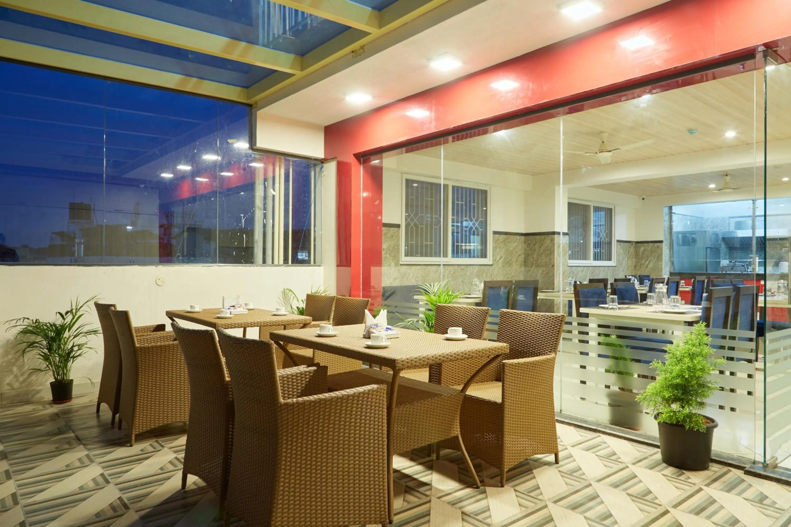 Restaurant/places to eat in VOVO PREMIER HOTEL