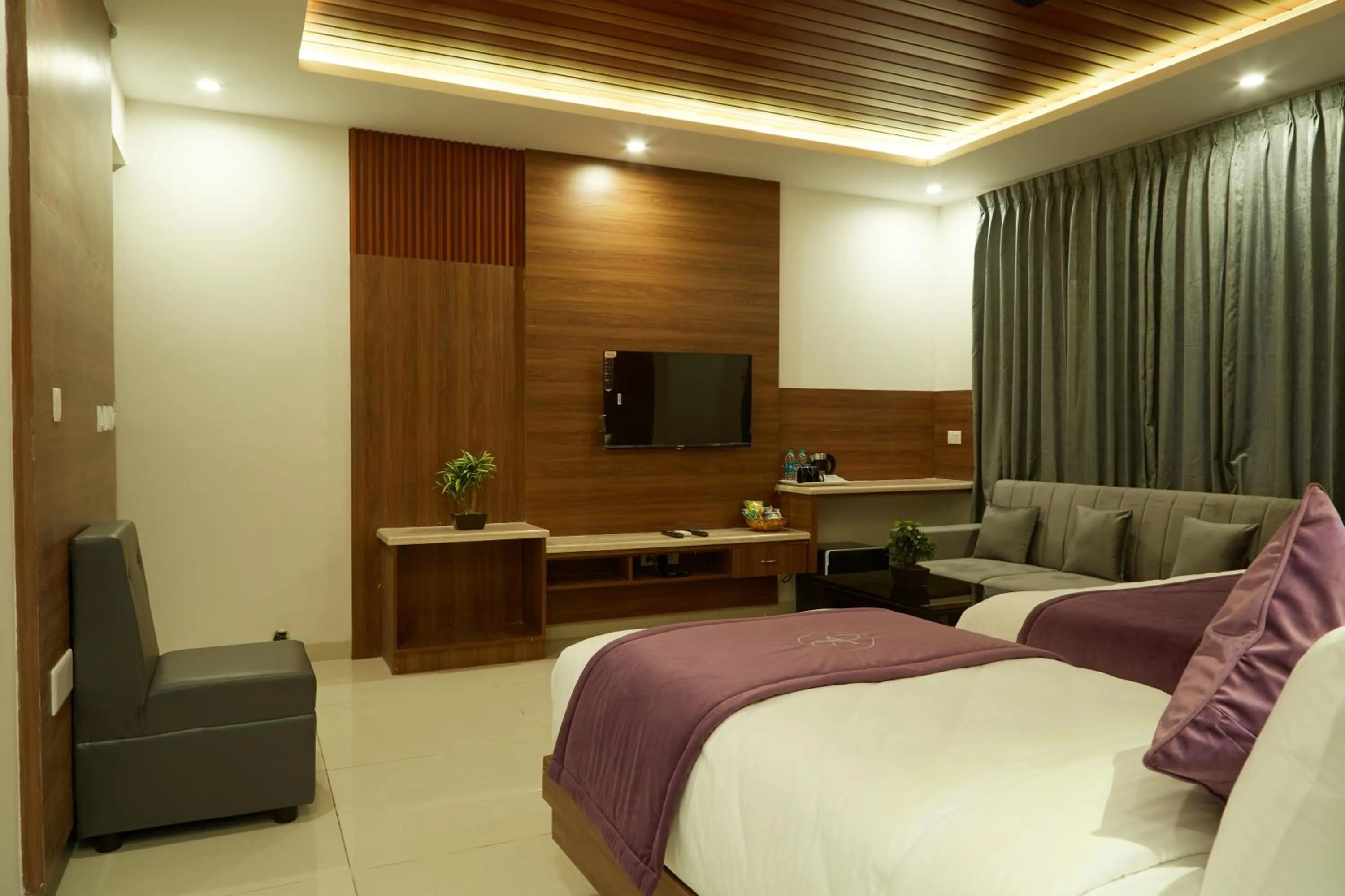 TV and multimedia, Bed in VOVO PREMIER HOTEL