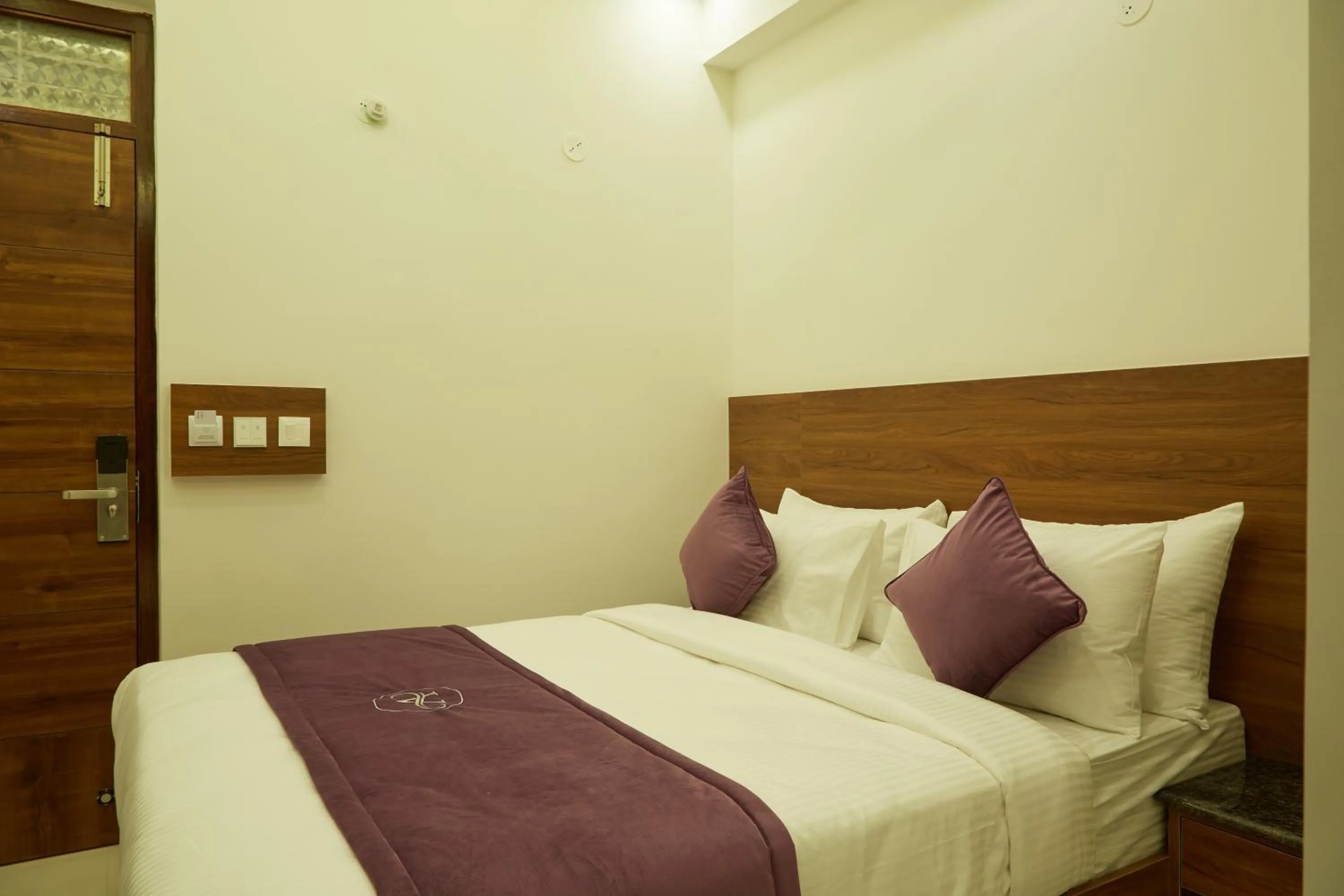 Bed in VOVO PREMIER HOTEL