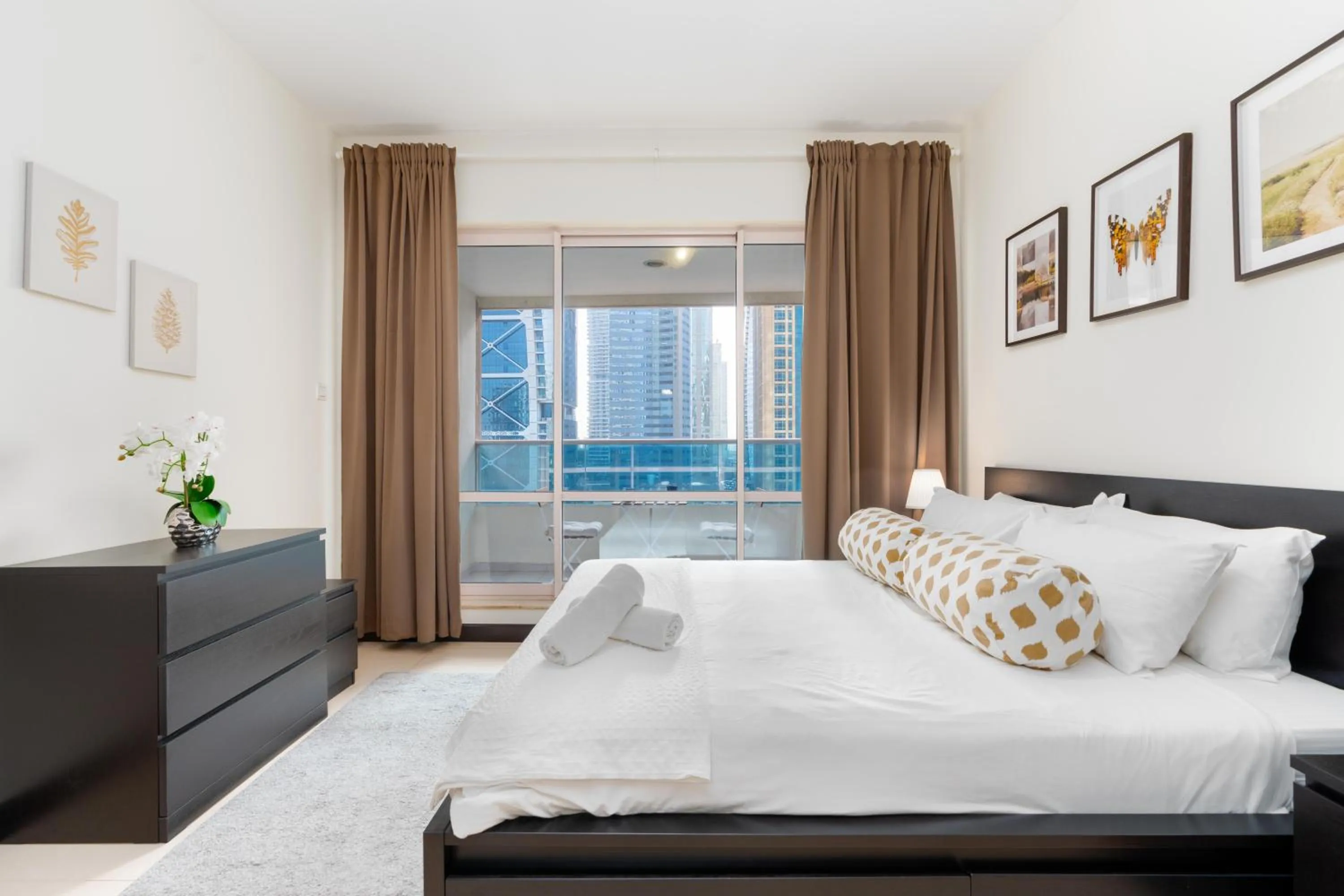 Bedroom, Bed in White Sage - Gorgeous Apartment in JLT Near the Metro Station