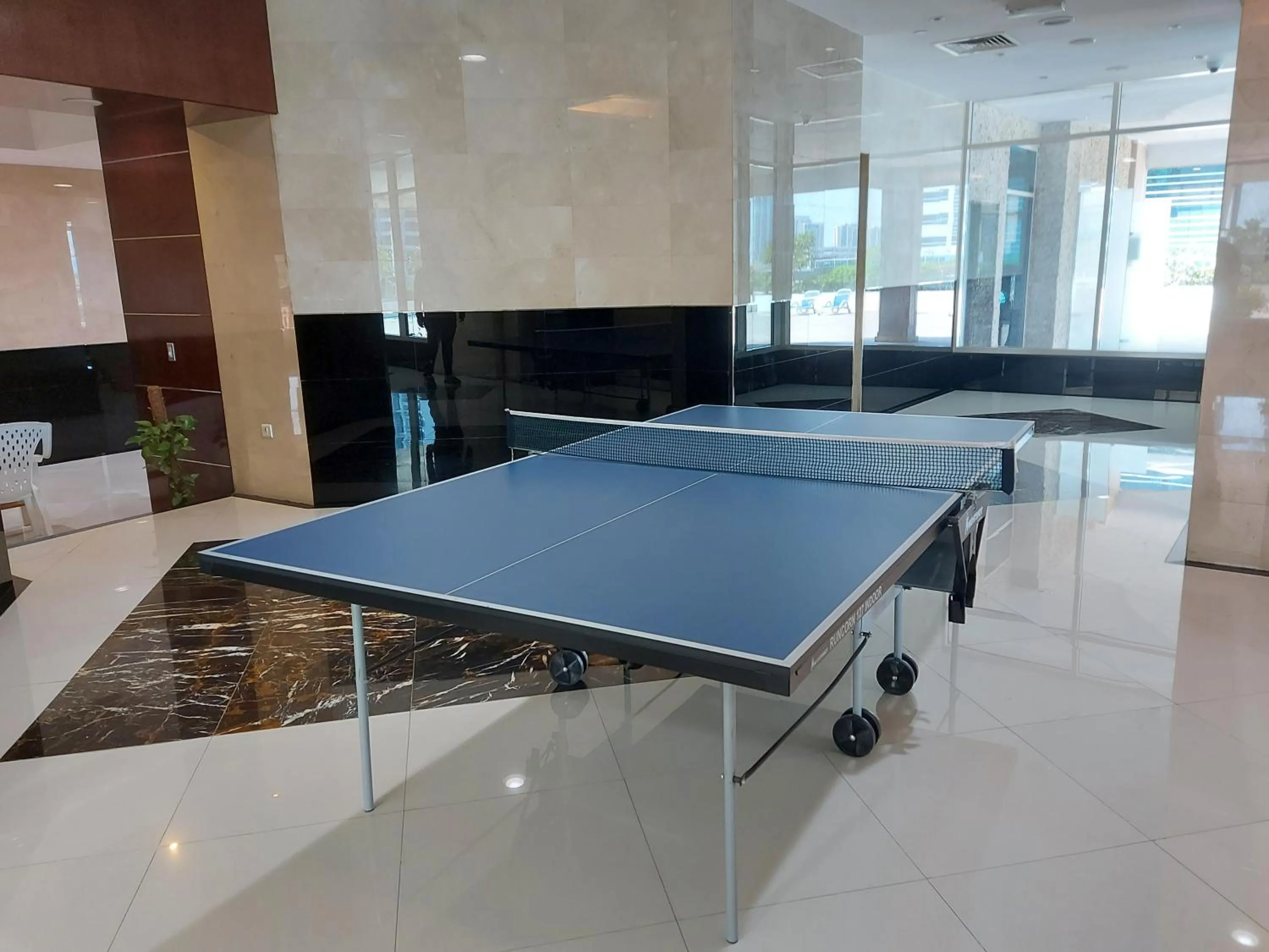 Game Room in White Sage - Gorgeous Apartment in JLT Near the Metro Station