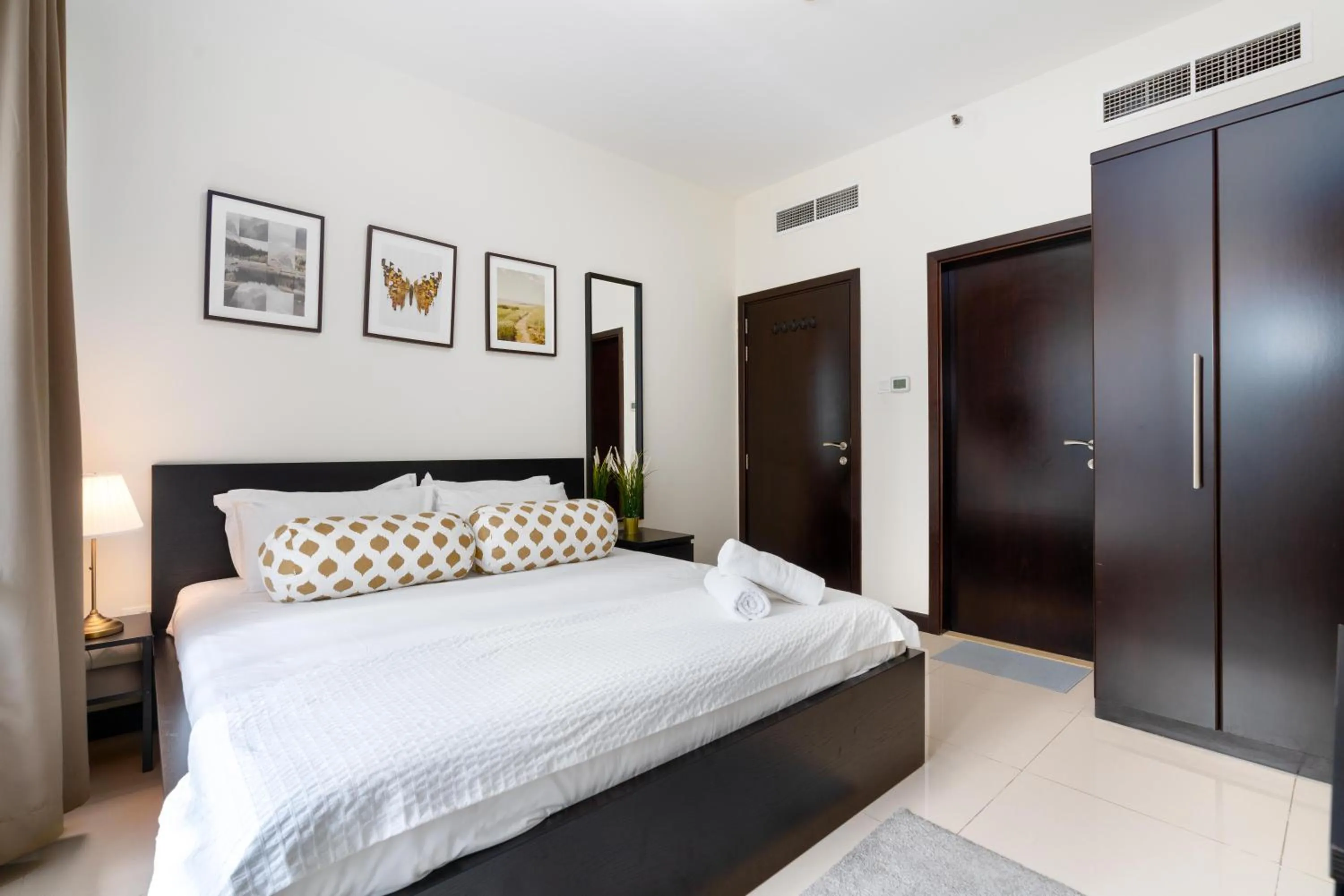 Bedroom, Bed in White Sage - Gorgeous Apartment in JLT Near the Metro Station