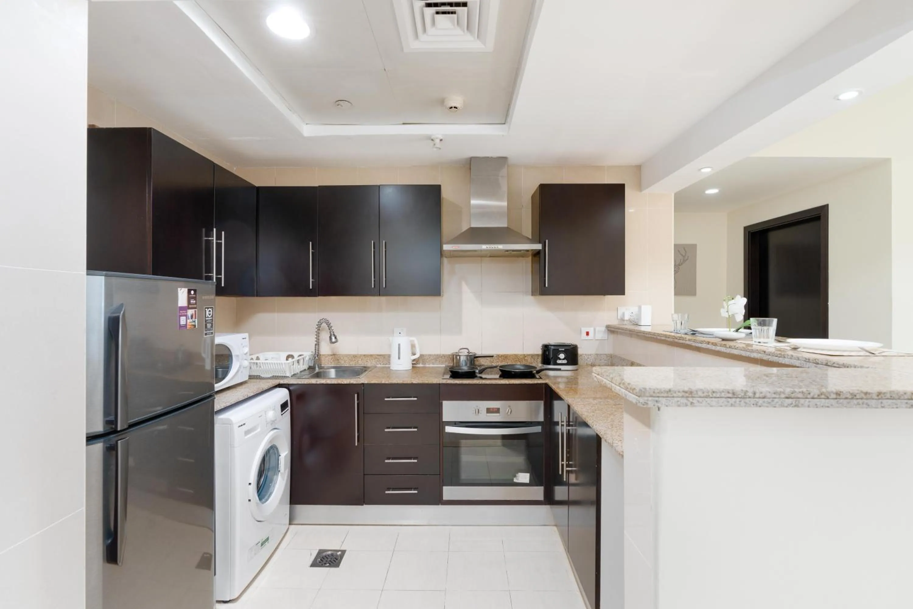 Kitchen or kitchenette in White Sage - Gorgeous Apartment in JLT Near the Metro Station