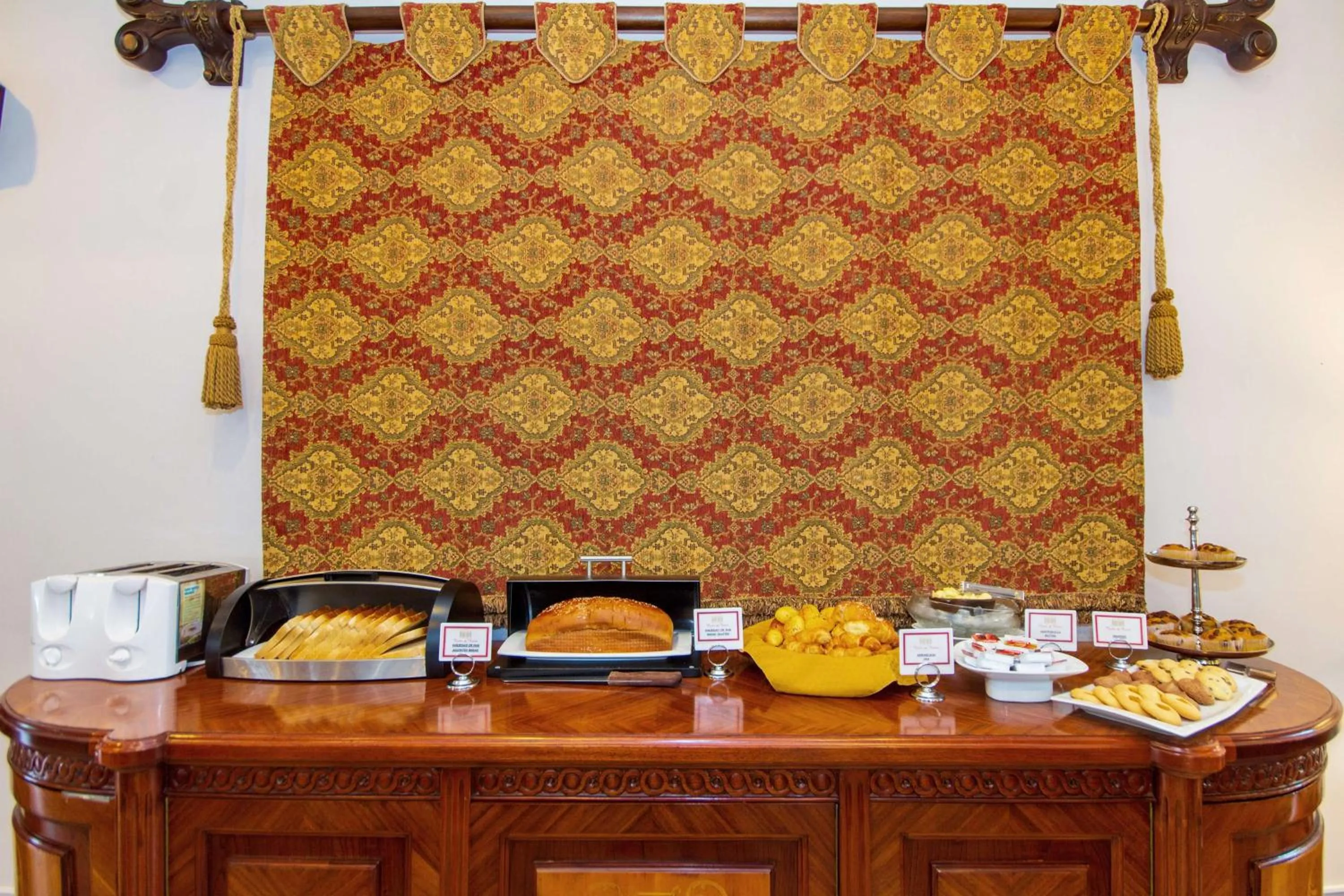 Restaurant/places to eat in Hotel Rincon de Puembo; BW Signature Collection