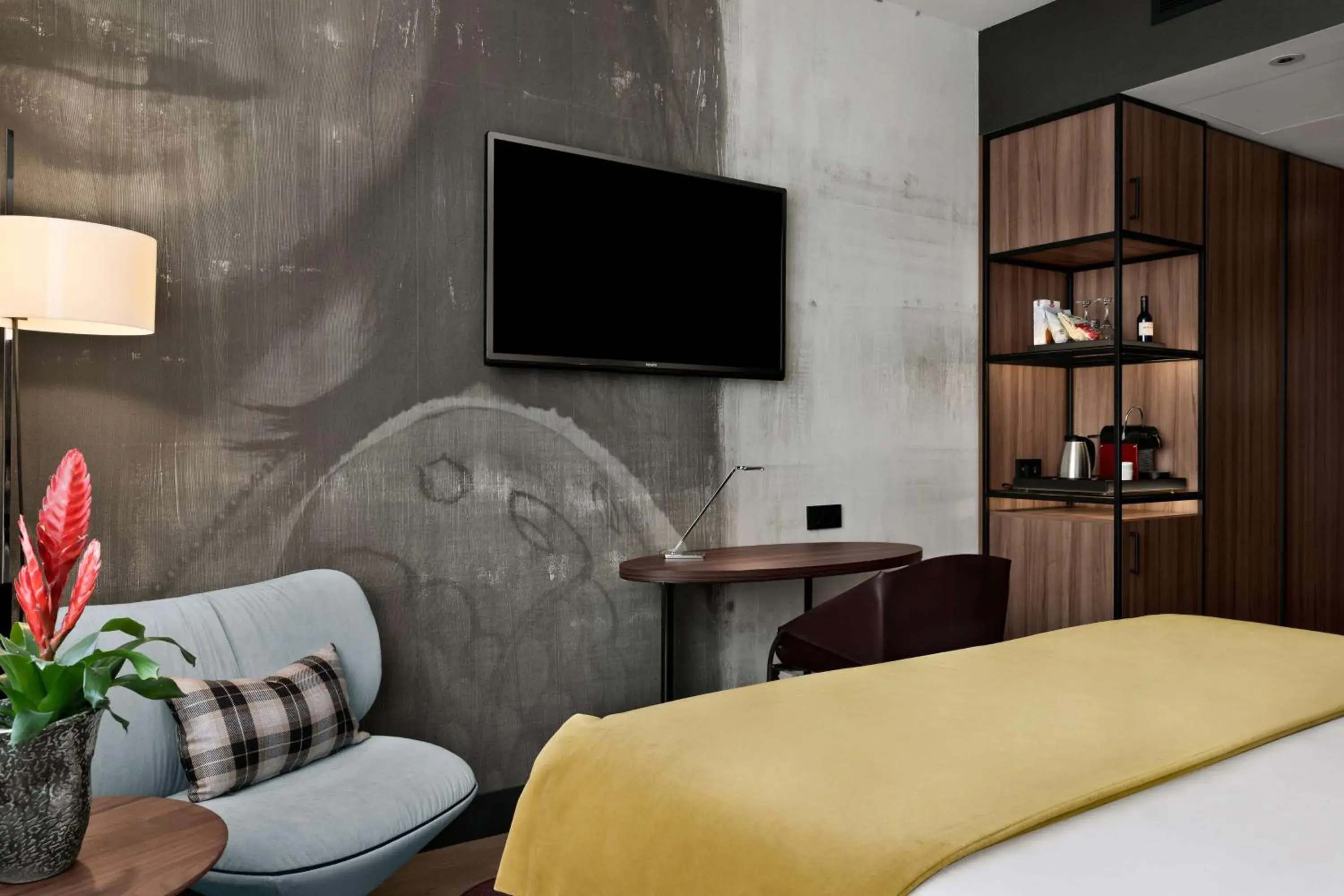 Superior Double Room with View and Balcony in NH Collection Amsterdam Flower Market Superior Double Room with View and Balcony in NH Collection Amsterdam Flower Market