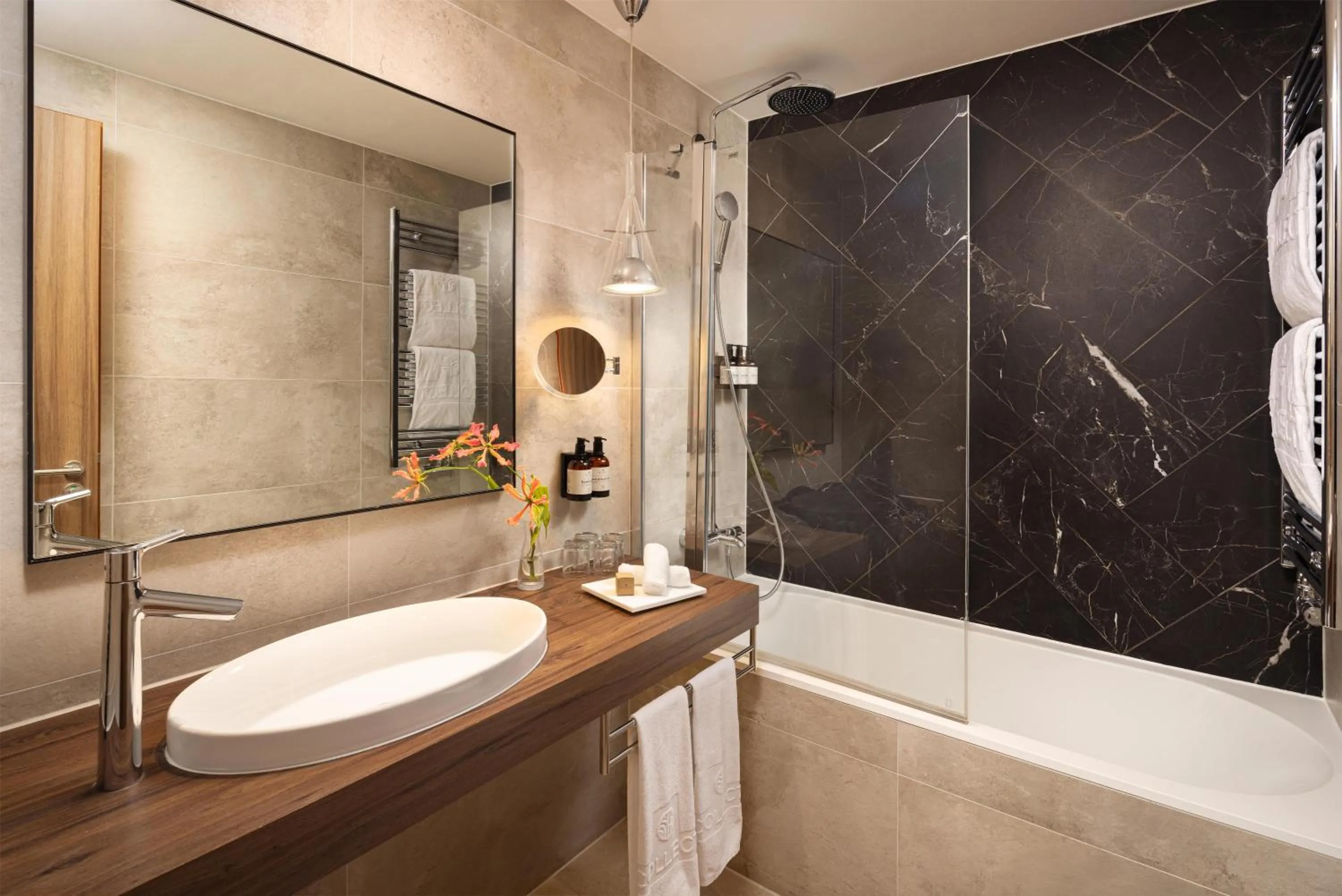 Bedroom in NH Collection Amsterdam Flower Market