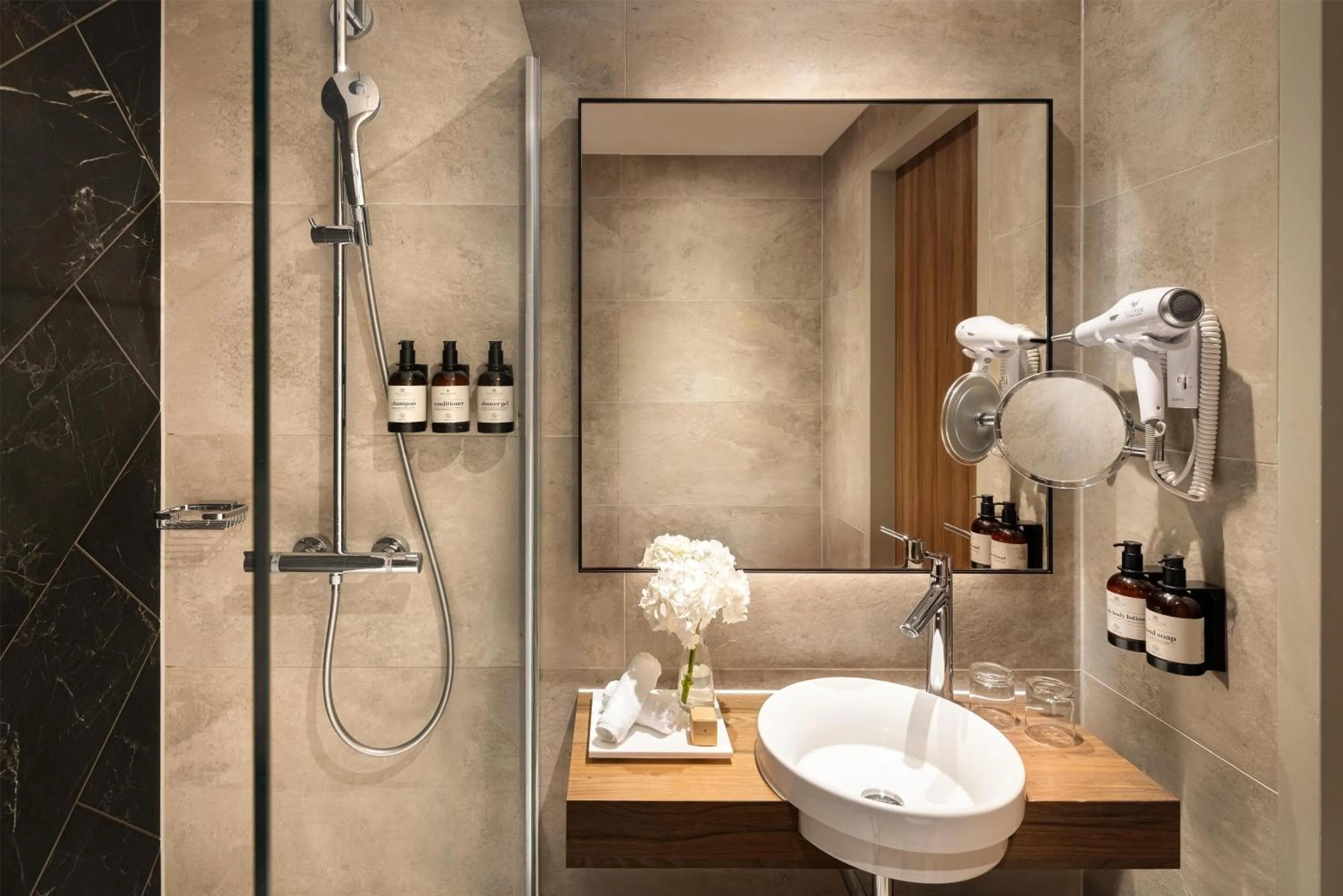 Bedroom in NH Collection Amsterdam Flower Market