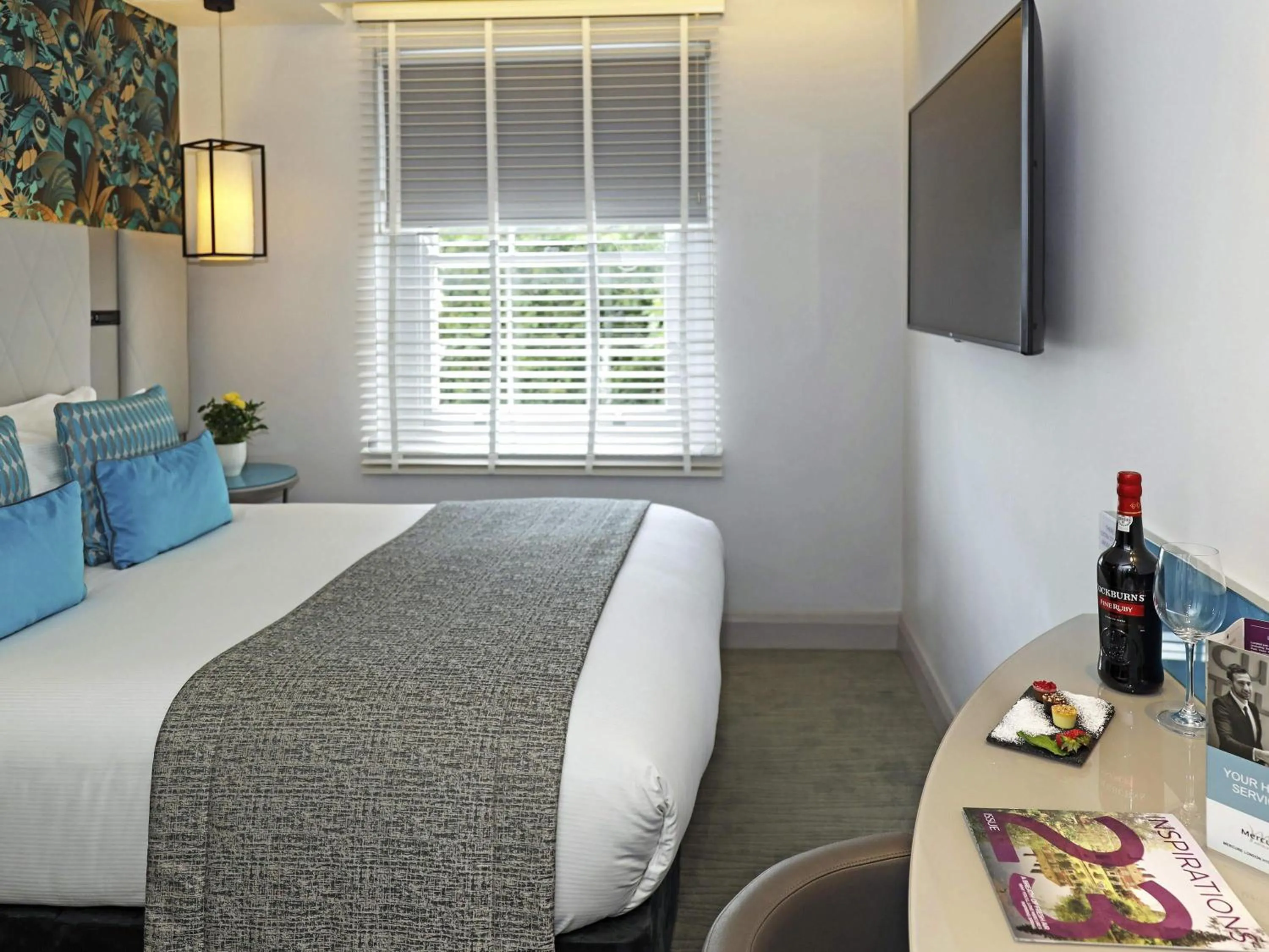 Bedroom, Bed in Mercure London Hyde Park Hotel