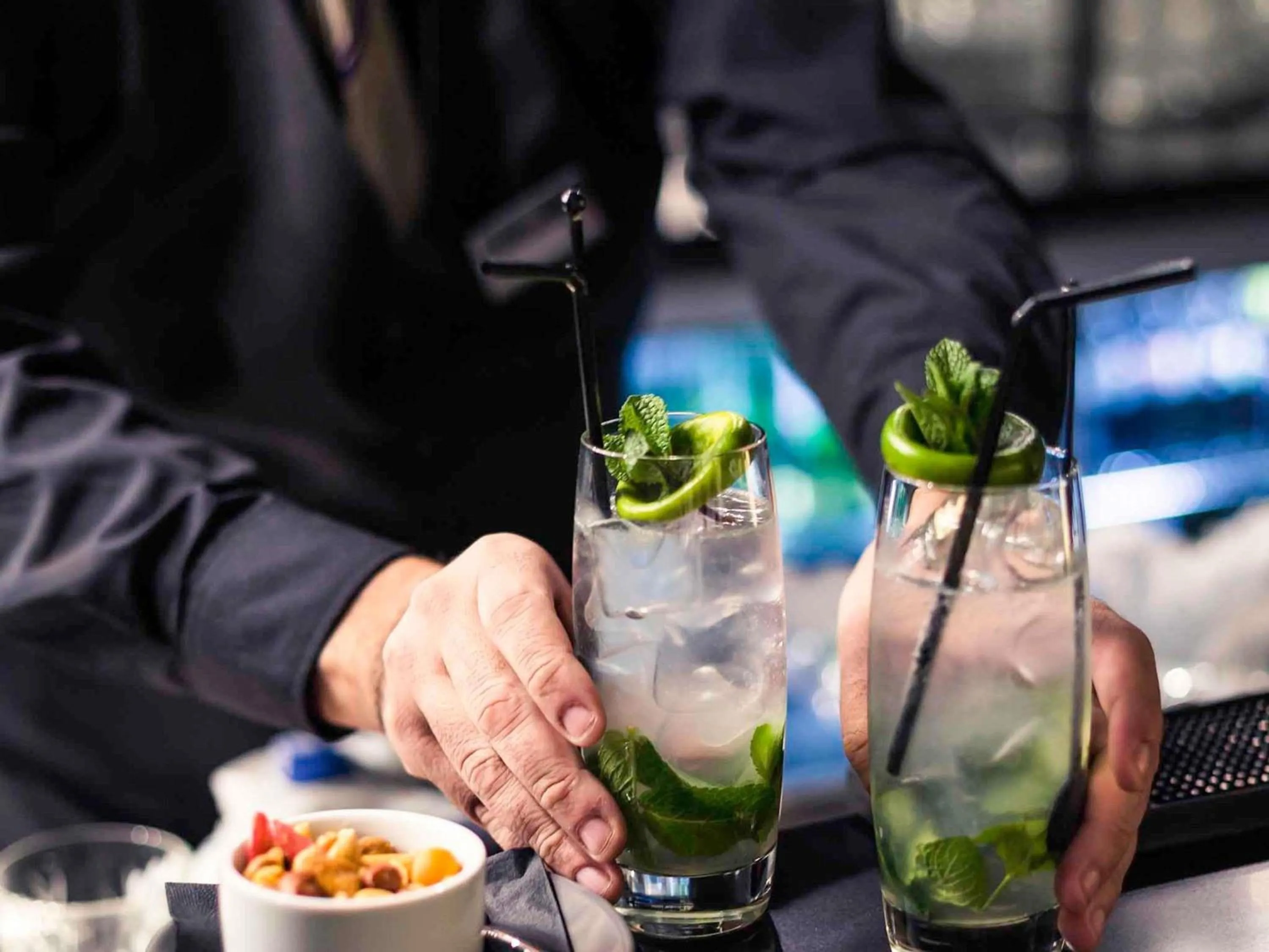 Restaurant/places to eat in Mercure London Hyde Park Hotel