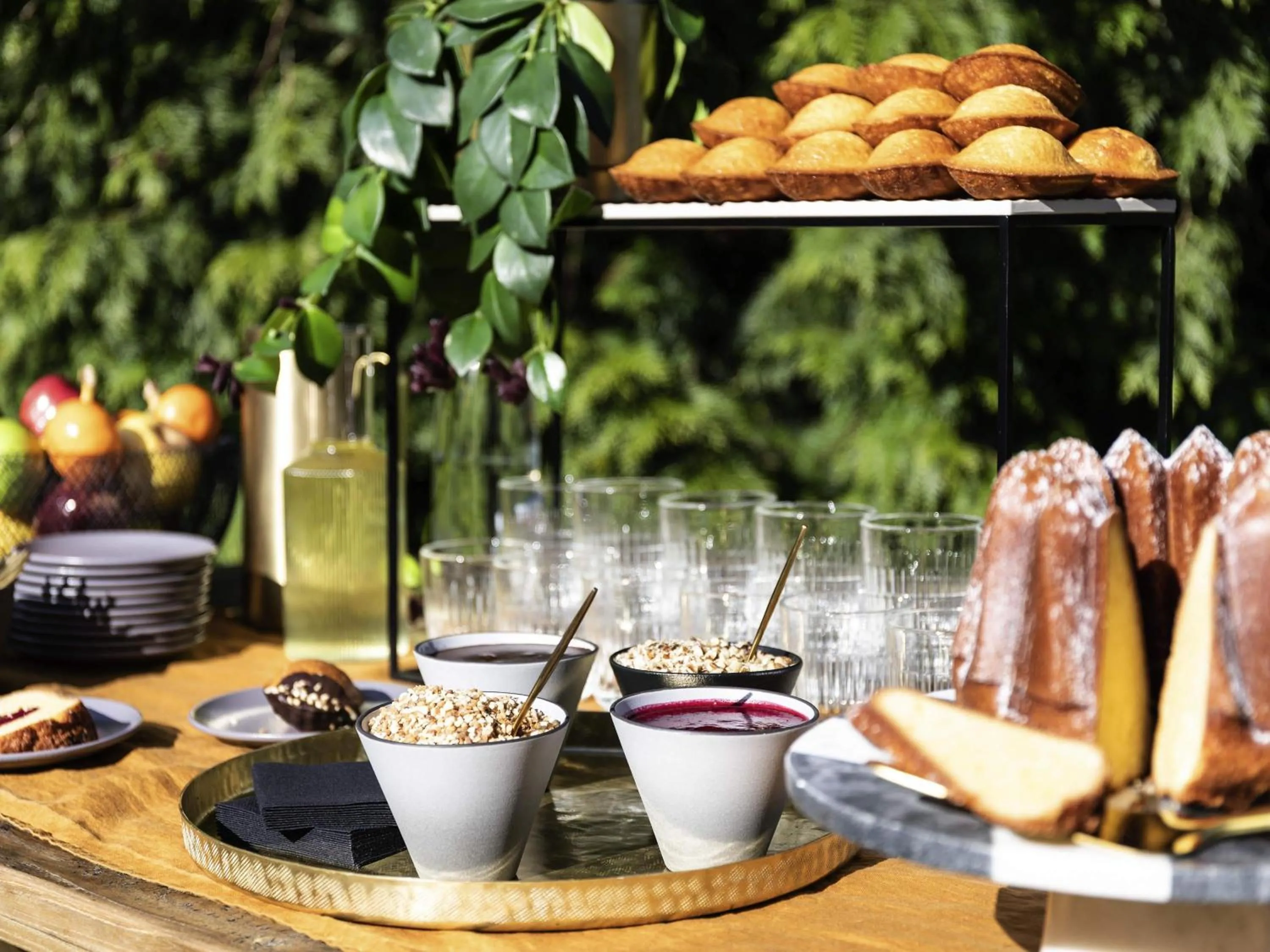 Restaurant/places to eat in Mercure London Hyde Park Hotel