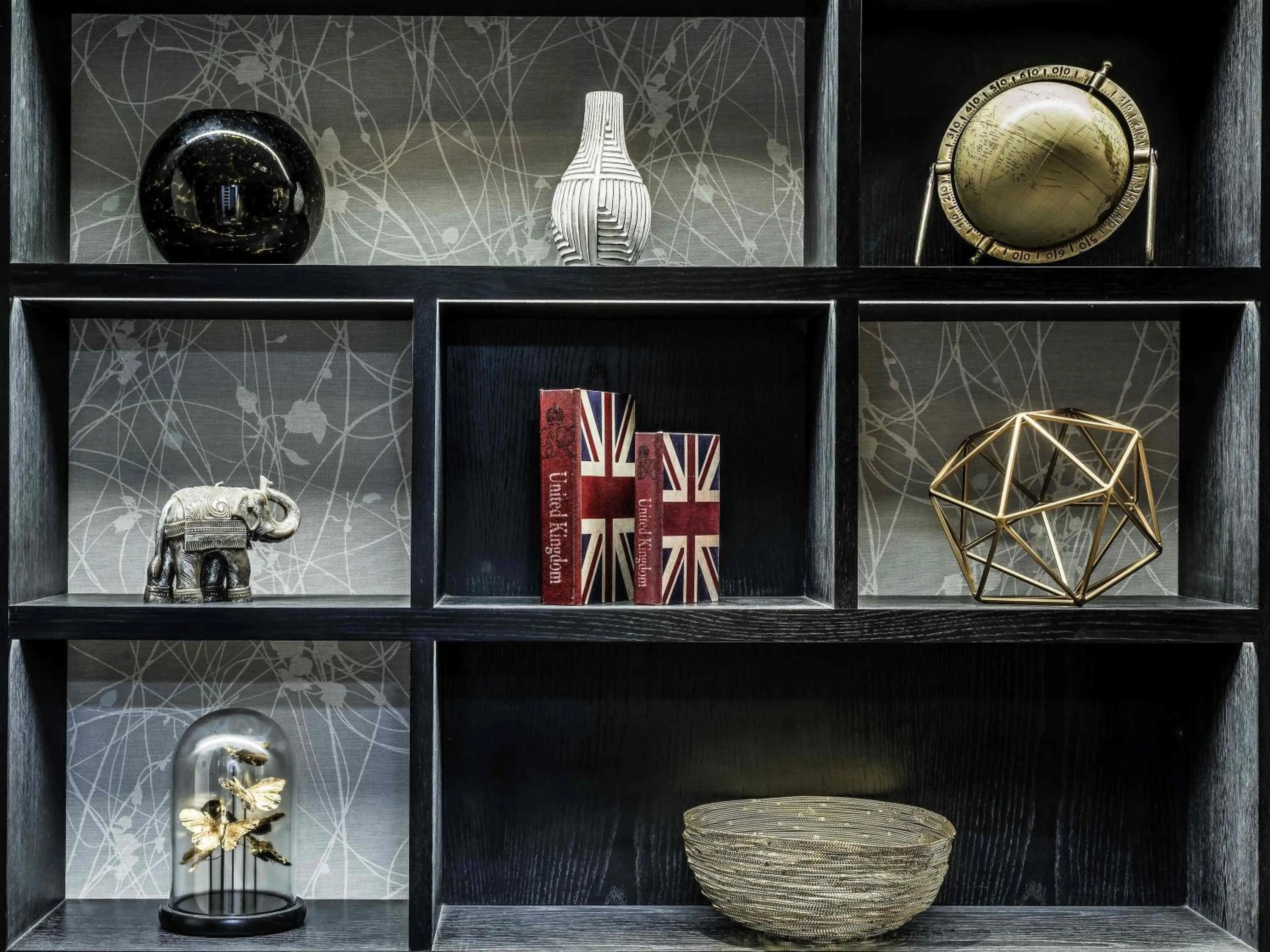 Bedroom in Mercure London Hyde Park Hotel