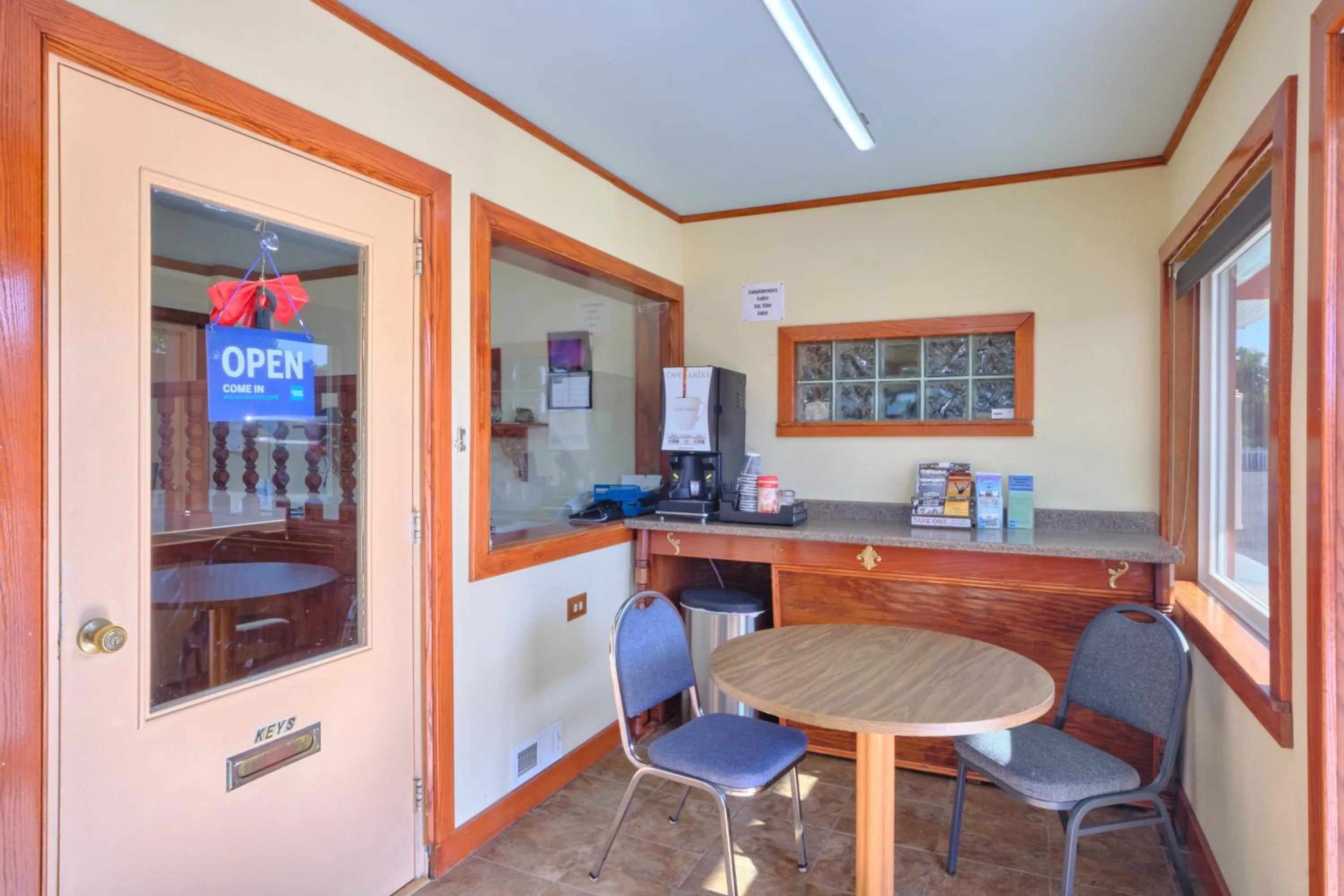 Coffee/tea facilities in Economy Inn