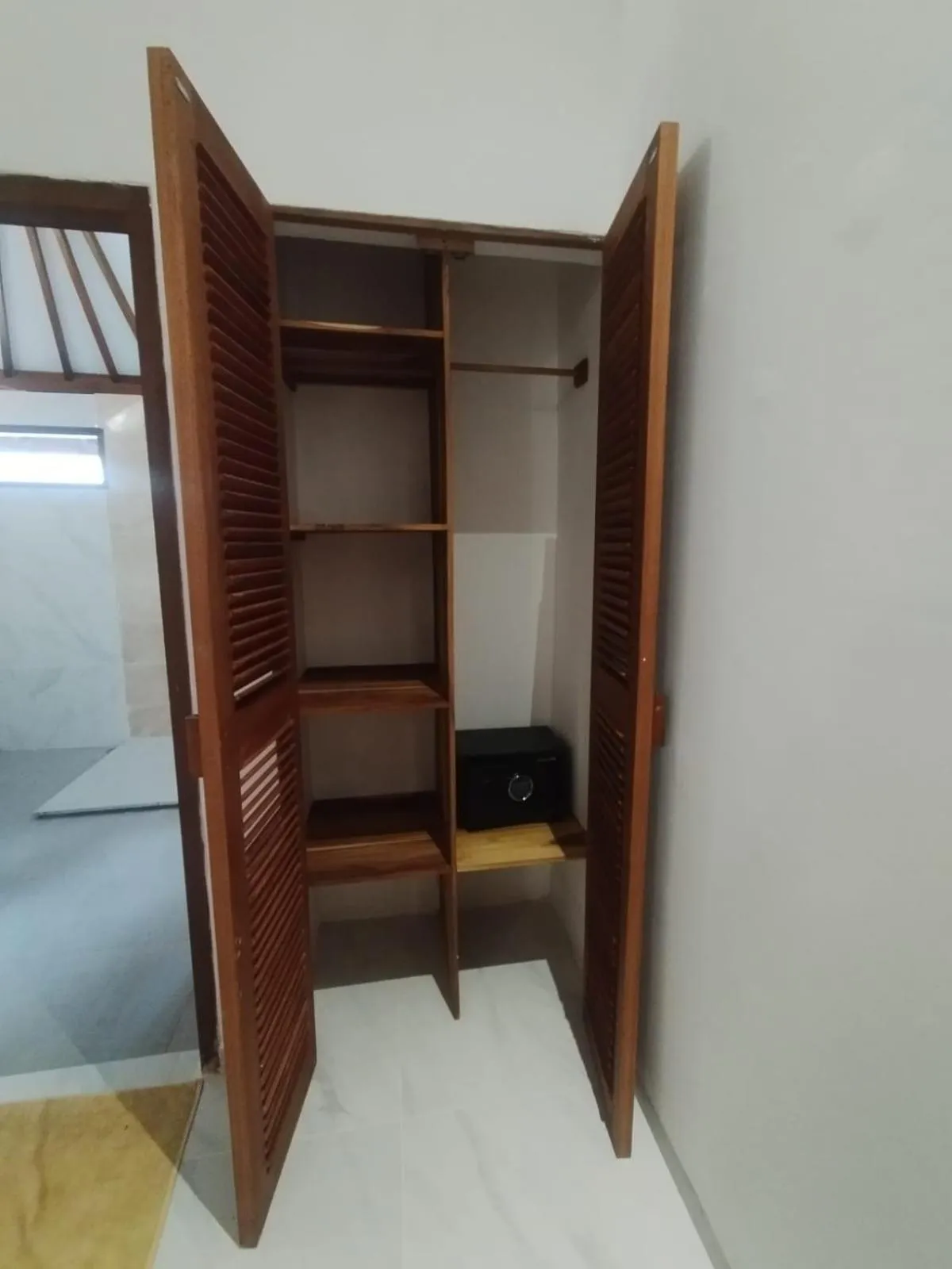 wardrobe in Villa Penyu Gili Trawangan