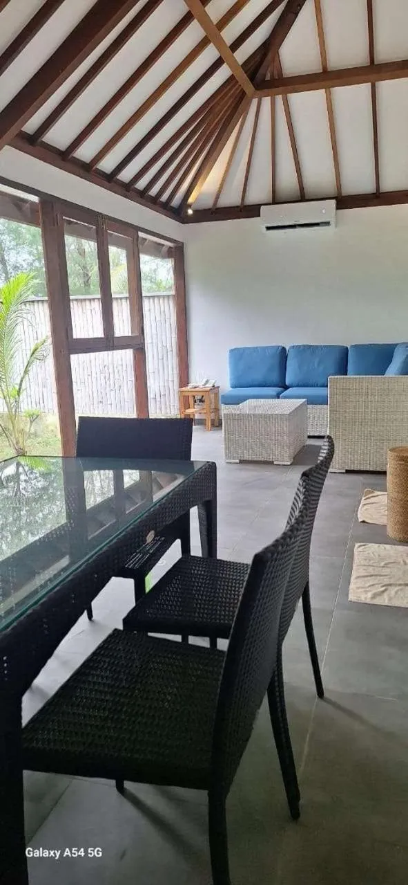 Dining area in Villa Penyu Gili Trawangan