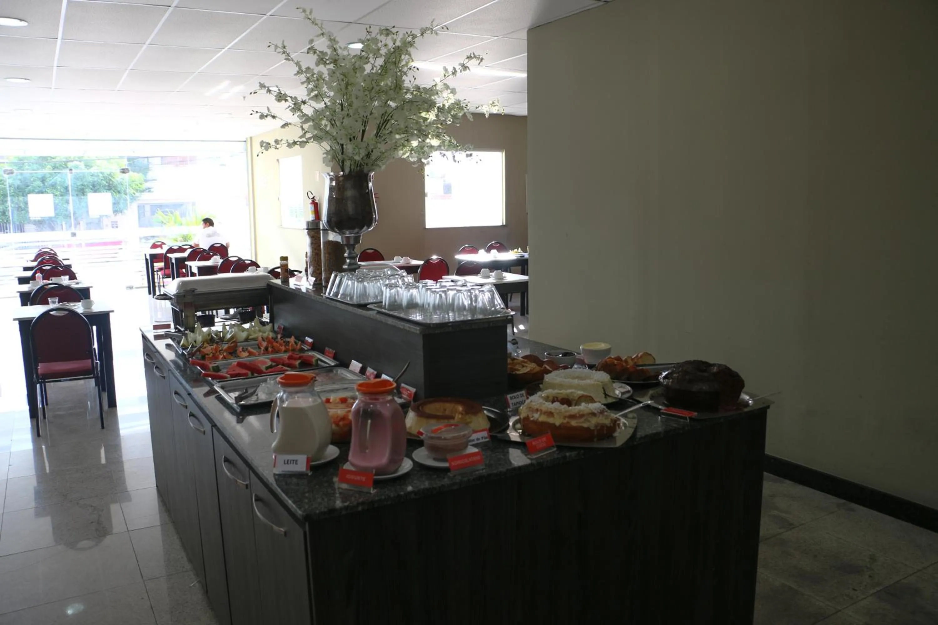Continental breakfast in Rede Andrade Hangar