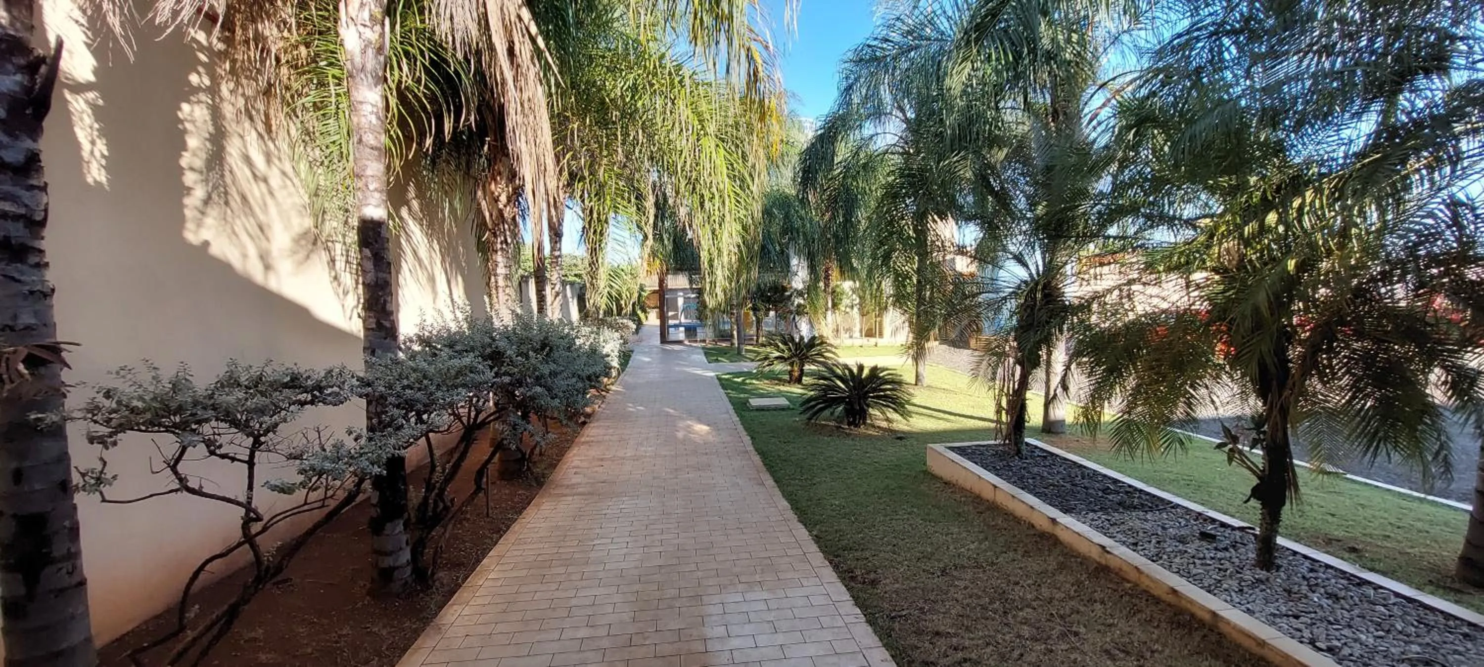 Garden in Emmis Park Hotel