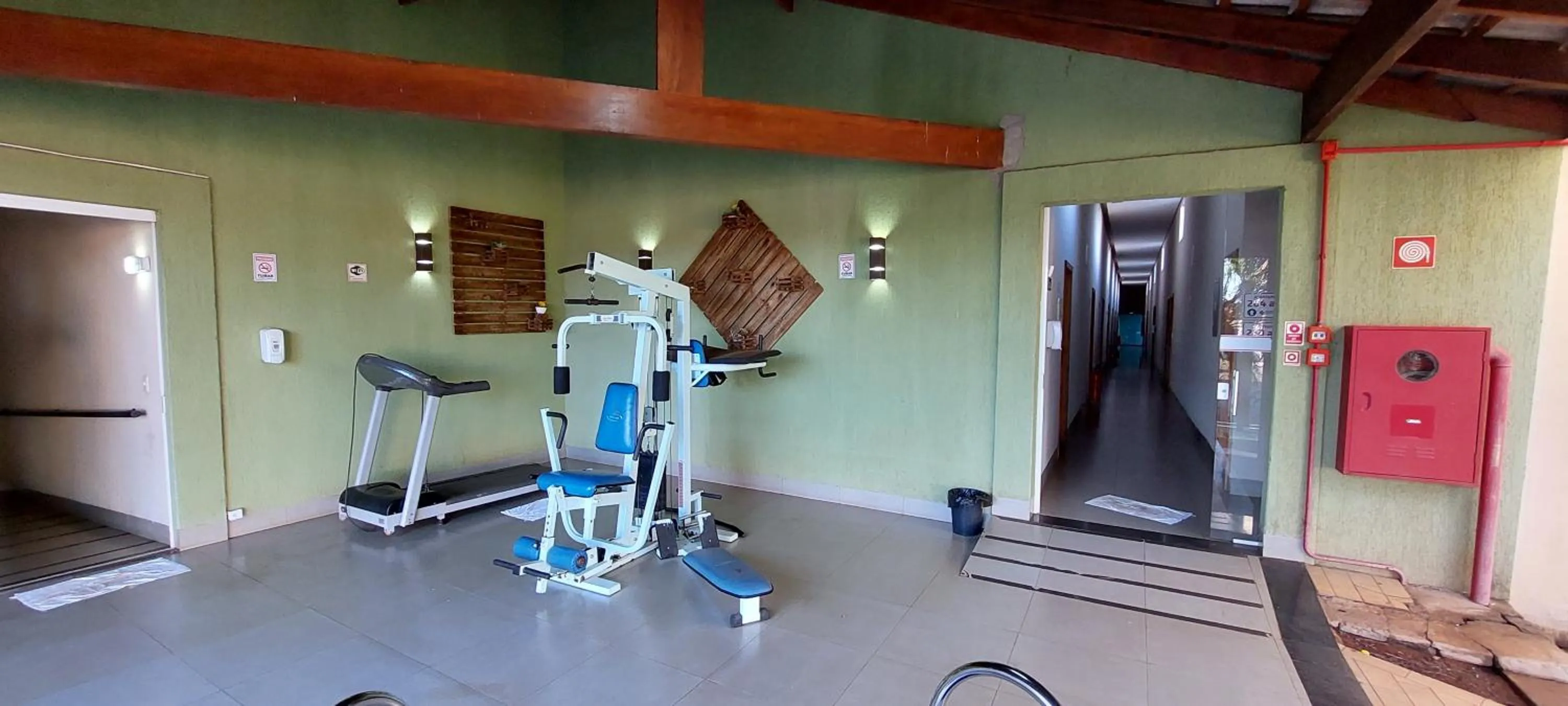 Fitness centre/facilities in Emmis Park Hotel