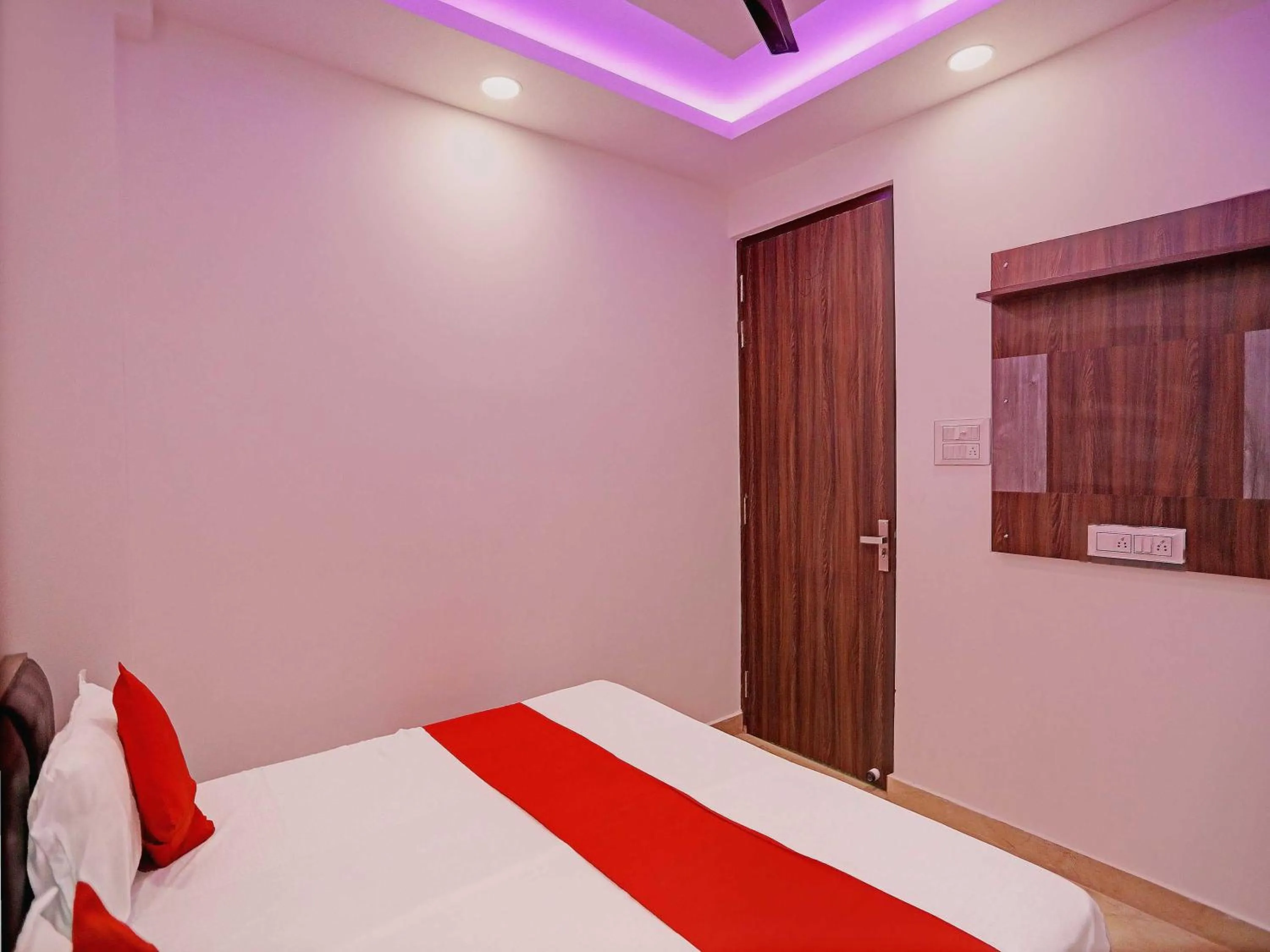 Bedroom, Bed in Hotel O by OYO Royal Residency