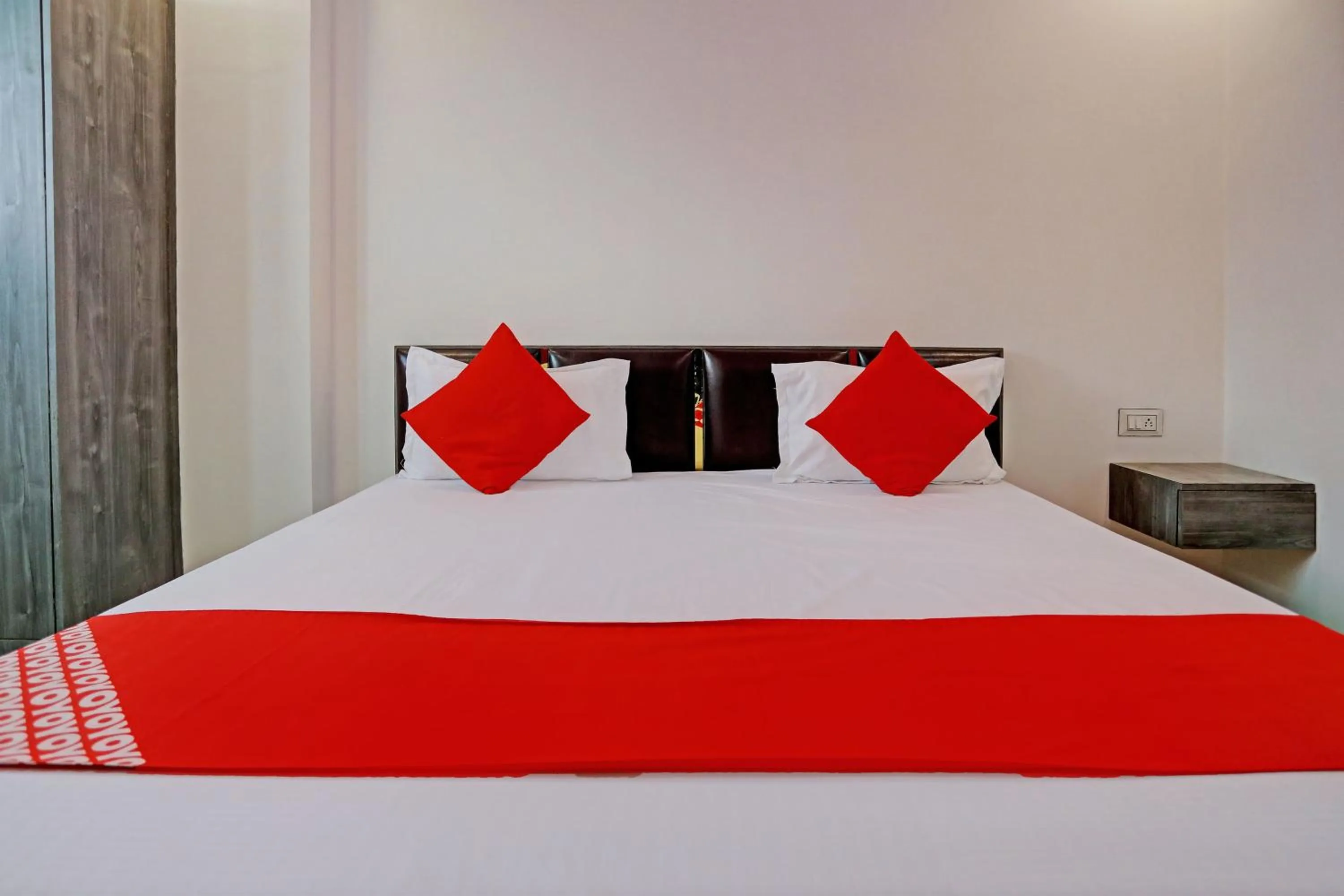 Lobby or reception, Bed in Hotel O by OYO Royal Residency