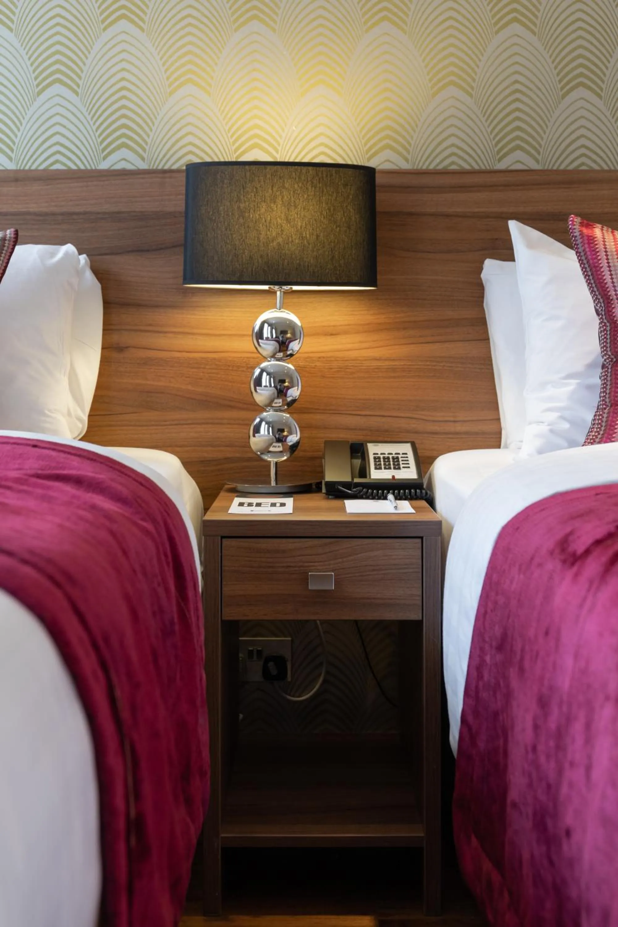 Bed in Best Western Mornington Hotel Hyde Park