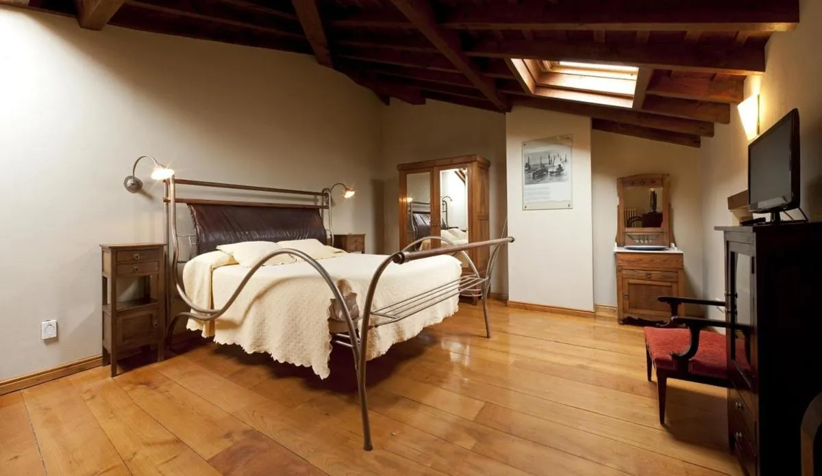 Bed in HOTEL RURAL ARREDONDO