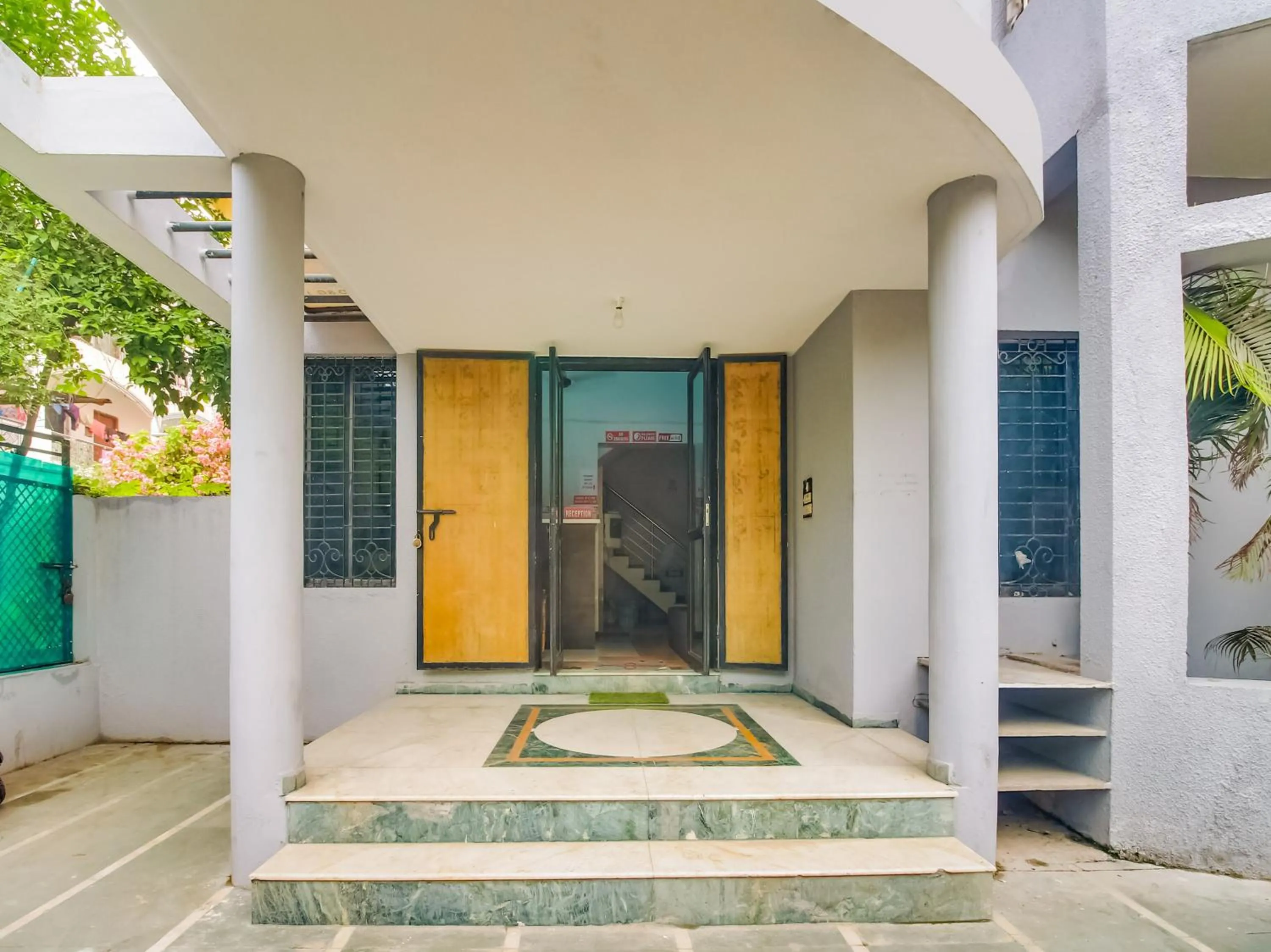 Facade/entrance in OYO Flagship Hotel Space Inn