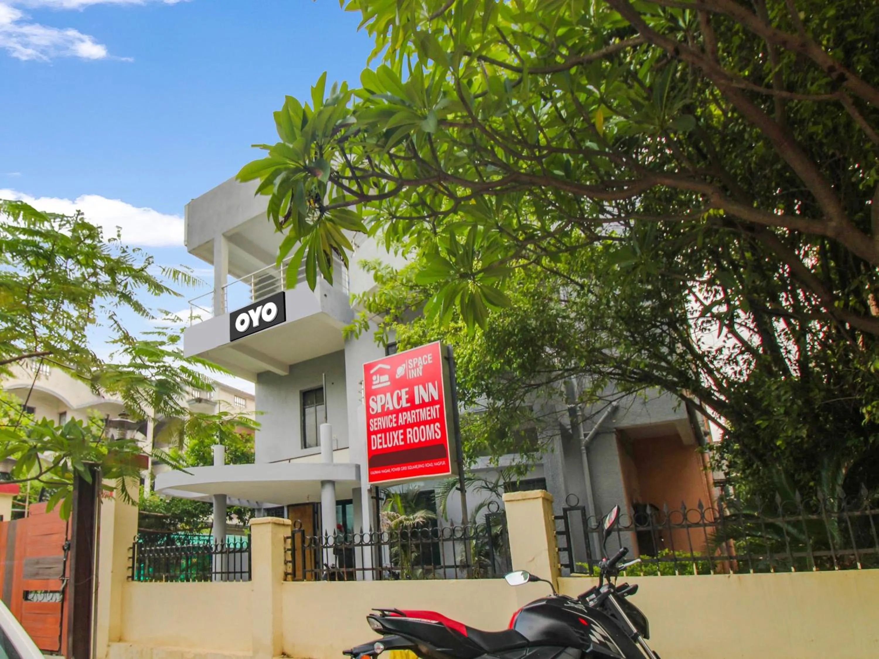 Facade/entrance in OYO Flagship Hotel Space Inn