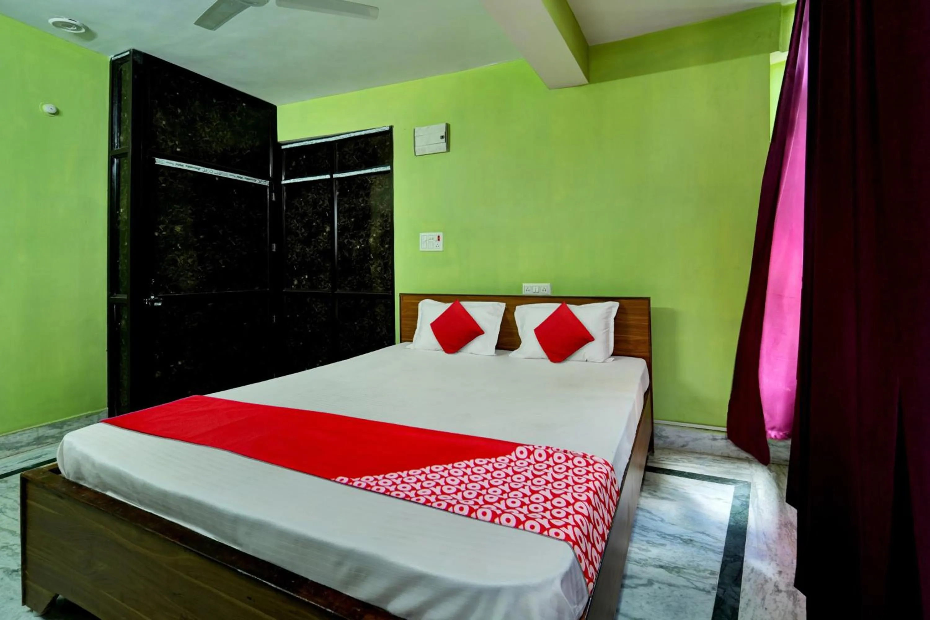 Bedroom in Super Hotel O Mahal Inn