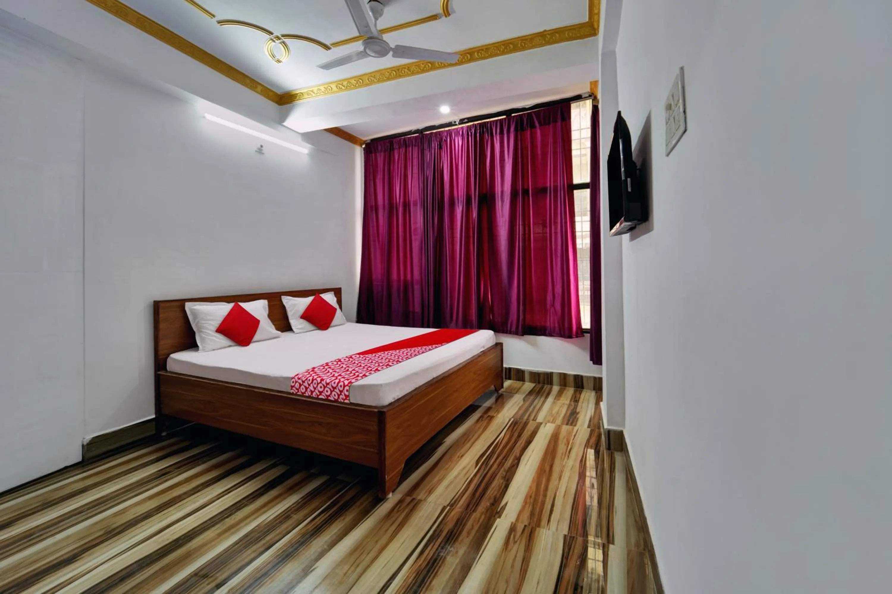 Bedroom in Super Hotel O Mahal Inn