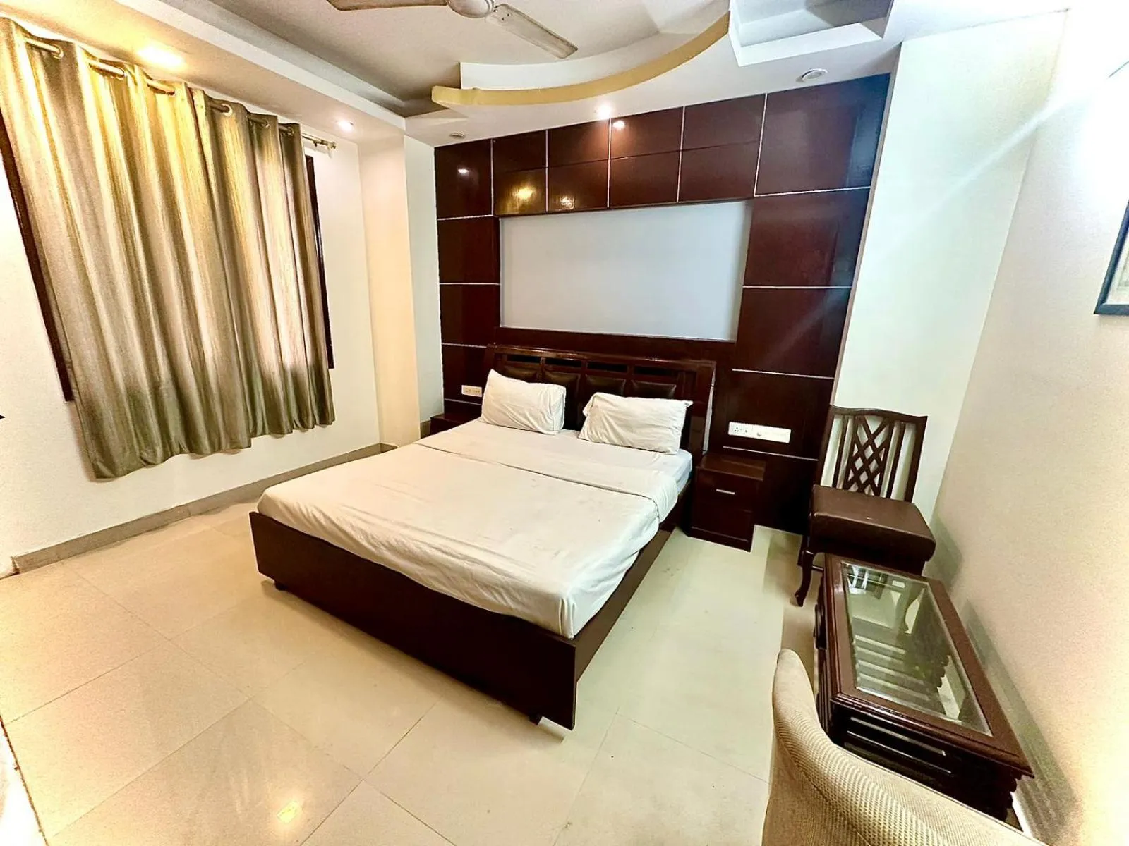 Bed in Hotel Vista Inn, Karol Bagh, New Delhi - Near Metro