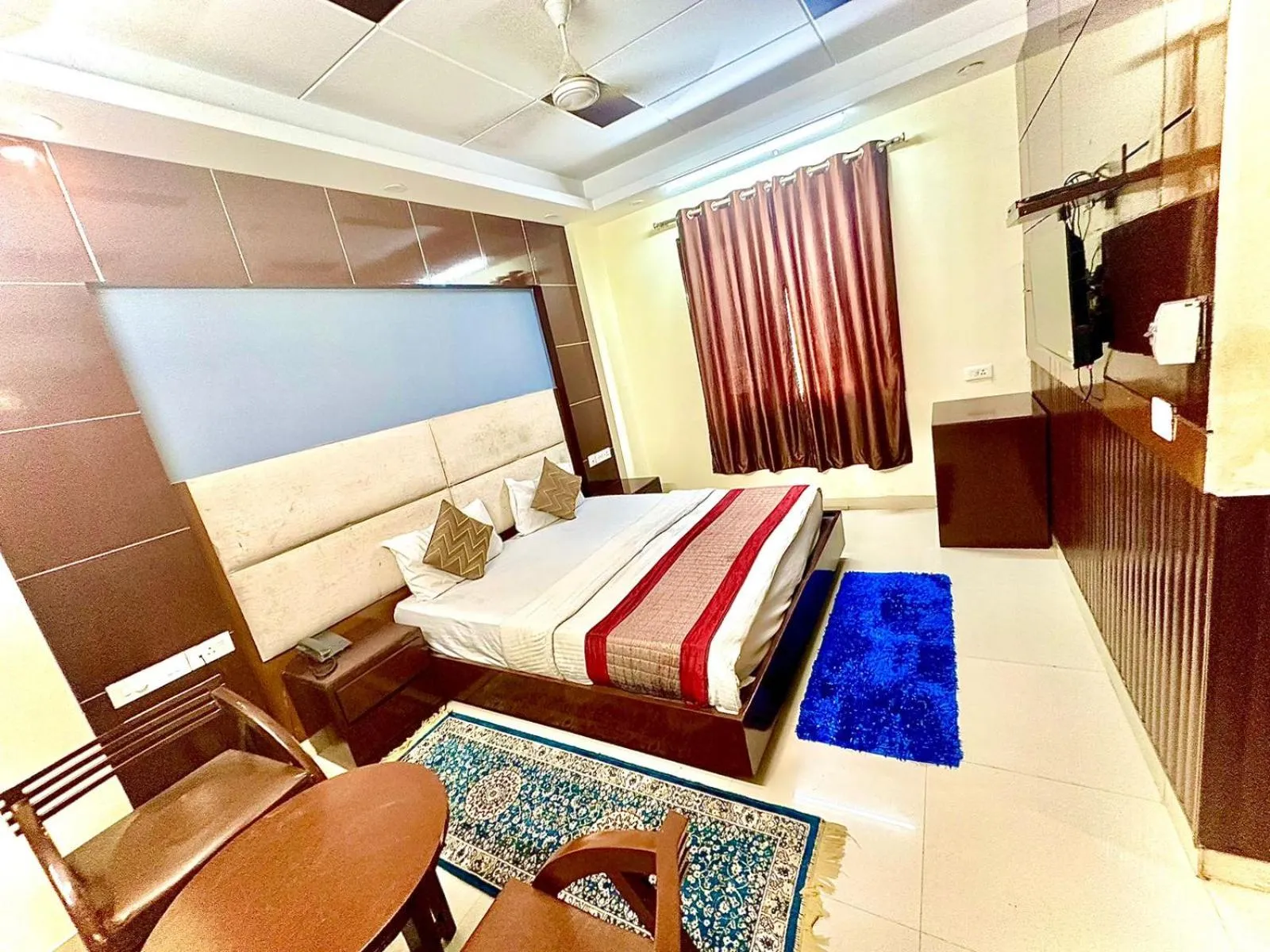 Bed in Hotel Vista Inn, Karol Bagh, New Delhi - Near Metro