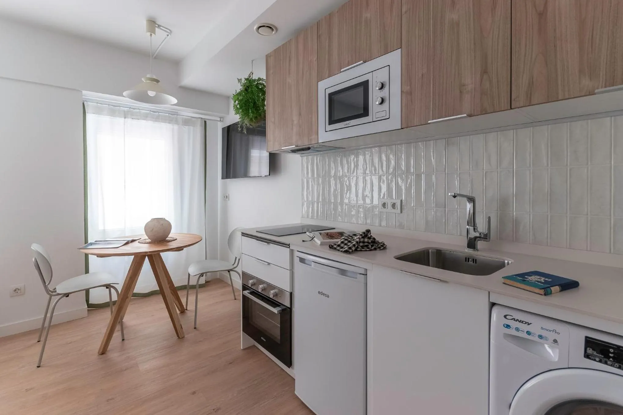 Dining area in B48 Bilbao Abando