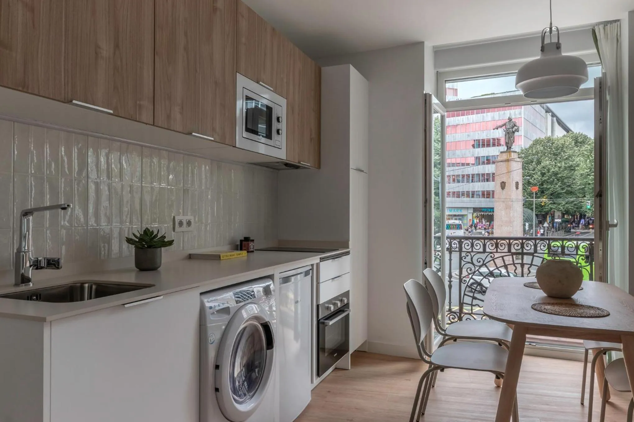Kitchen or kitchenette in B48 Bilbao Abando