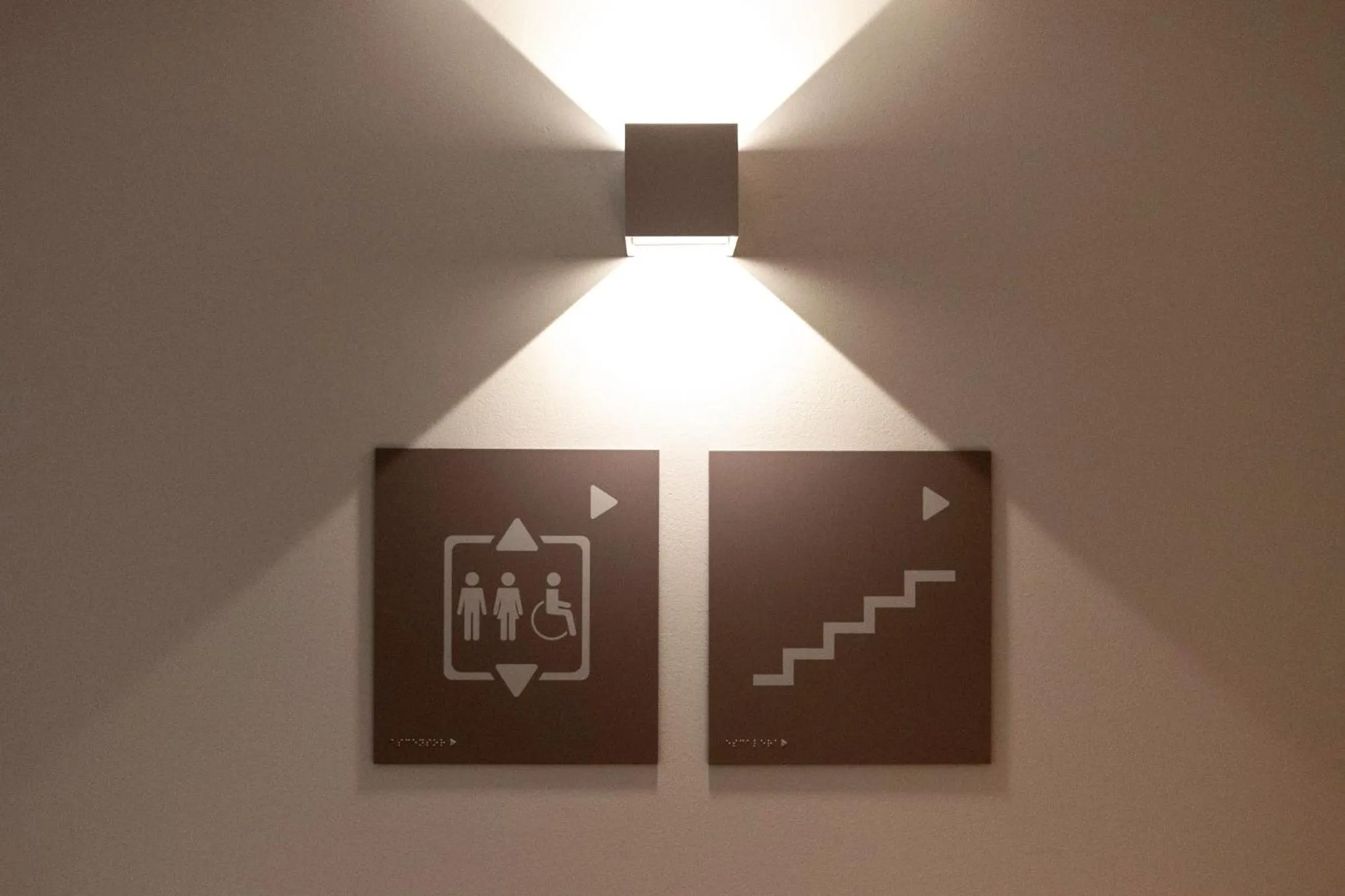 Decorative detail in B48 Bilbao Abando