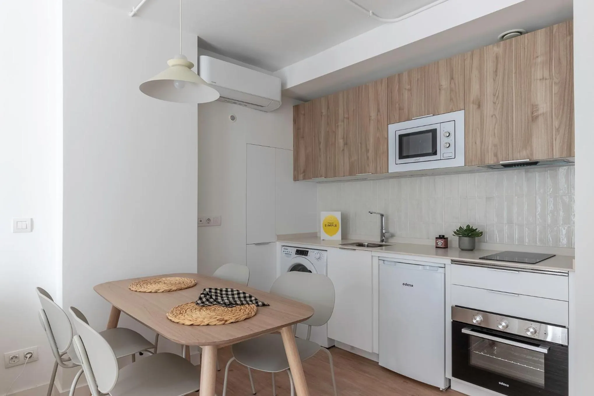 Dining area in B48 Bilbao Abando