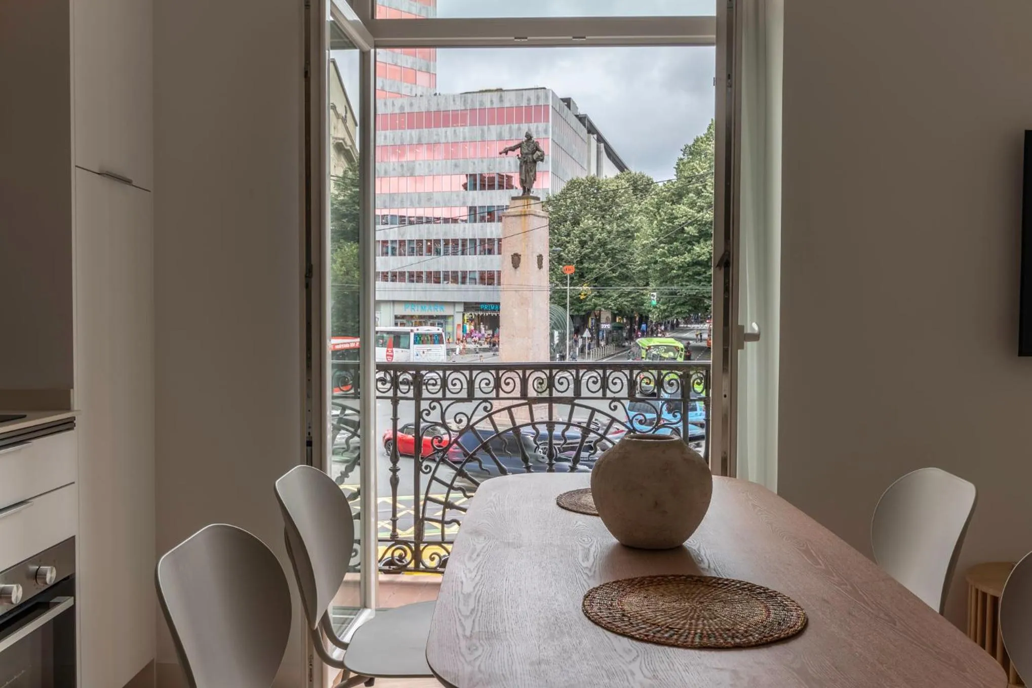 Dining area in B48 Bilbao Abando