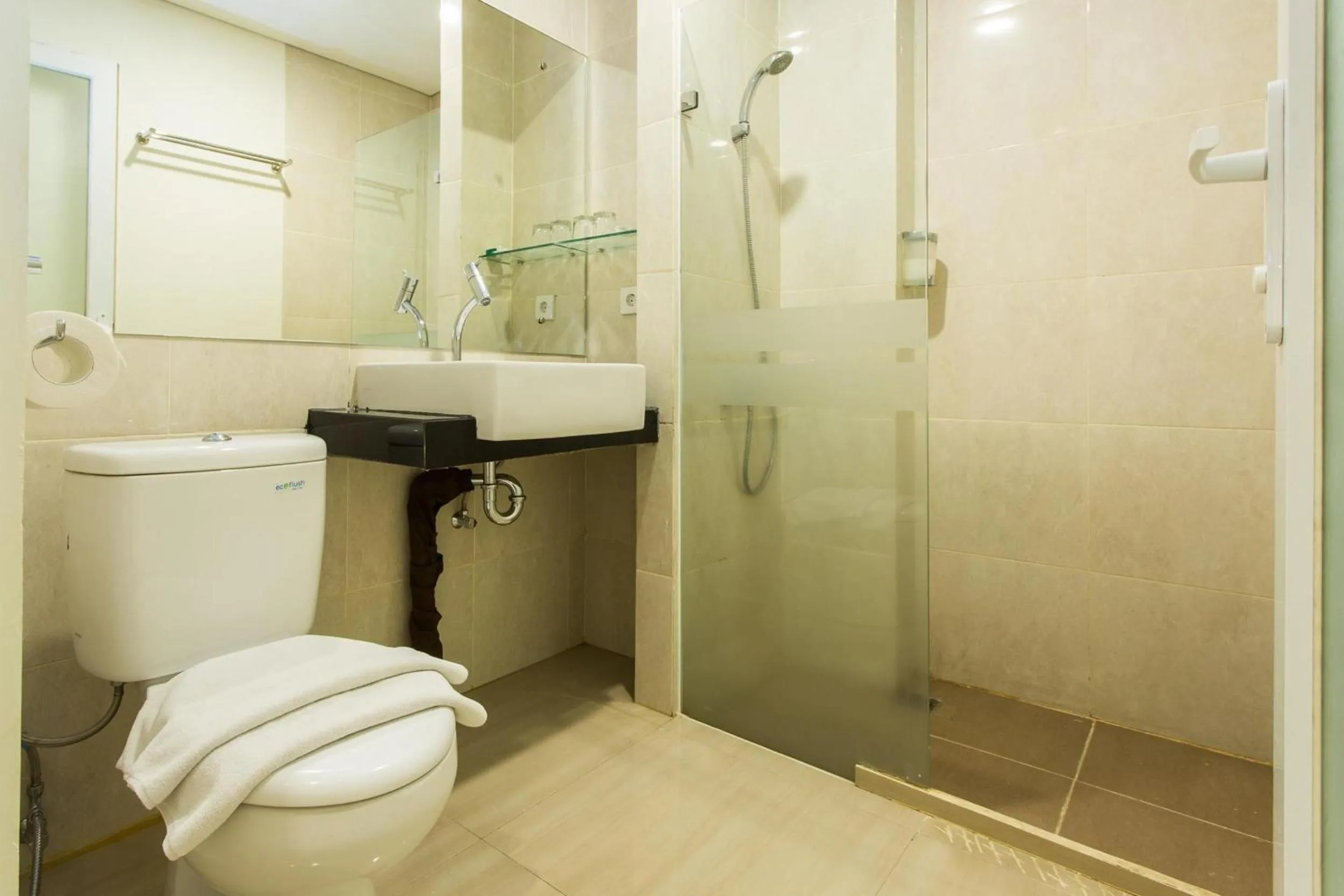 Toilet in Best Inn Hotel Balikpapan