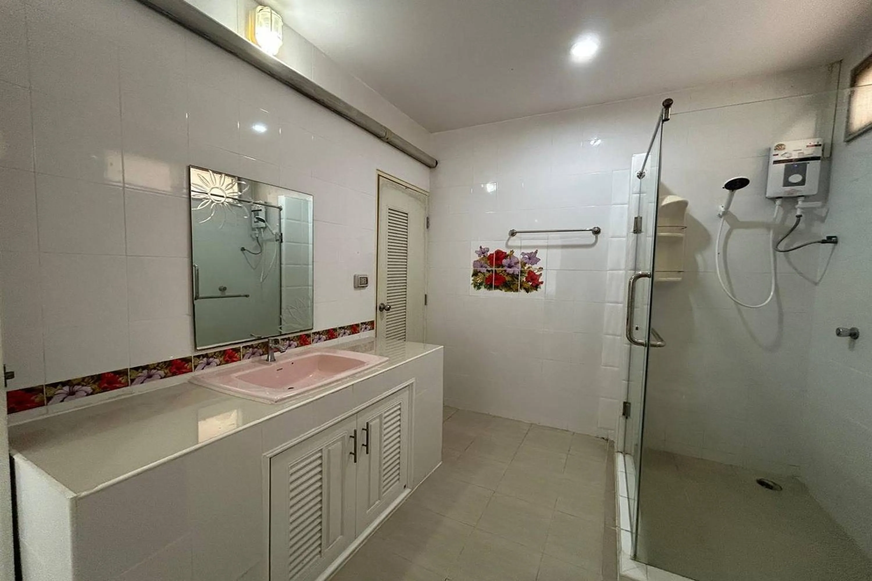 Shower in U.D.Home Apartment