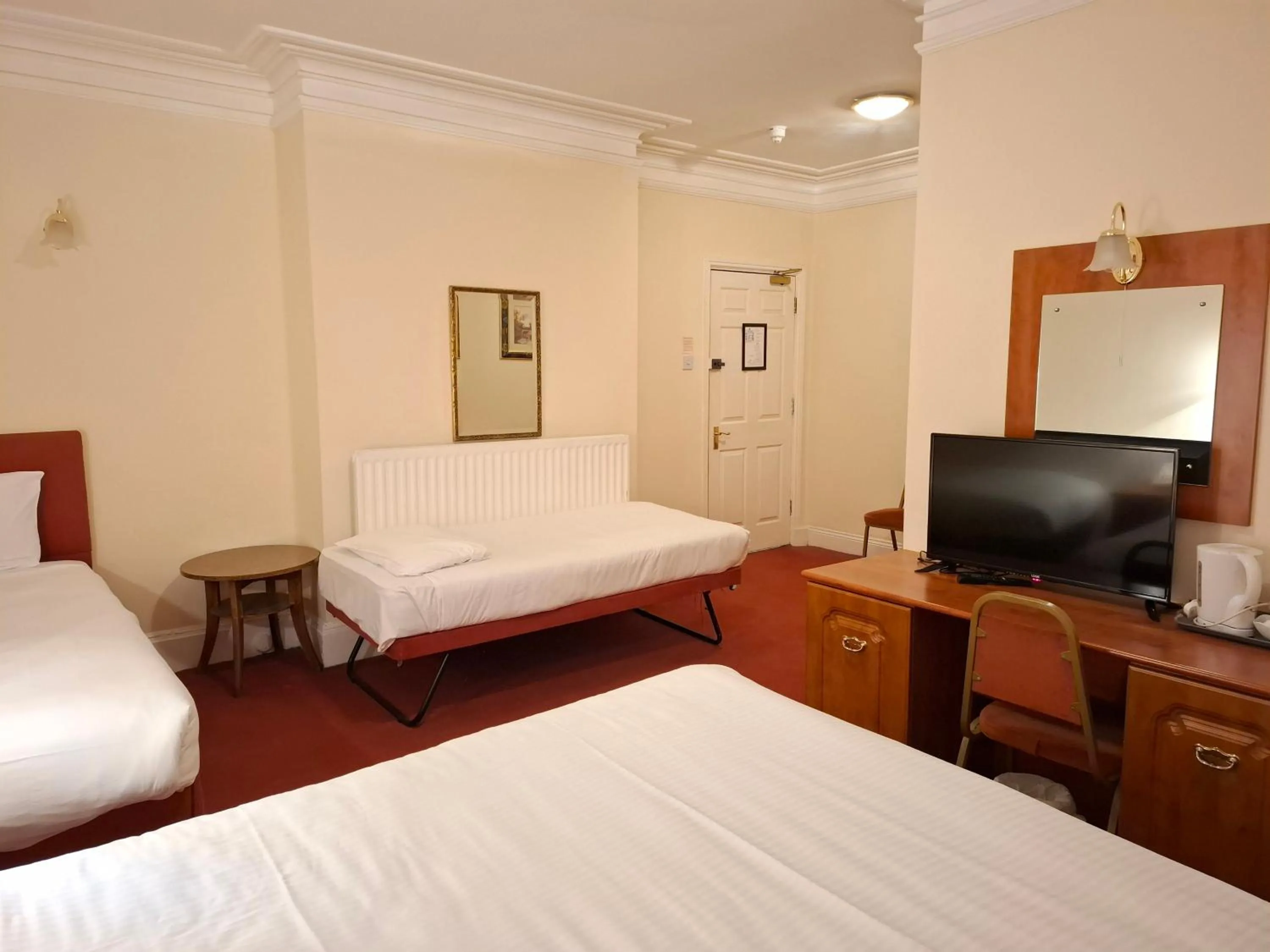 Bed in Borough Arms Hotel