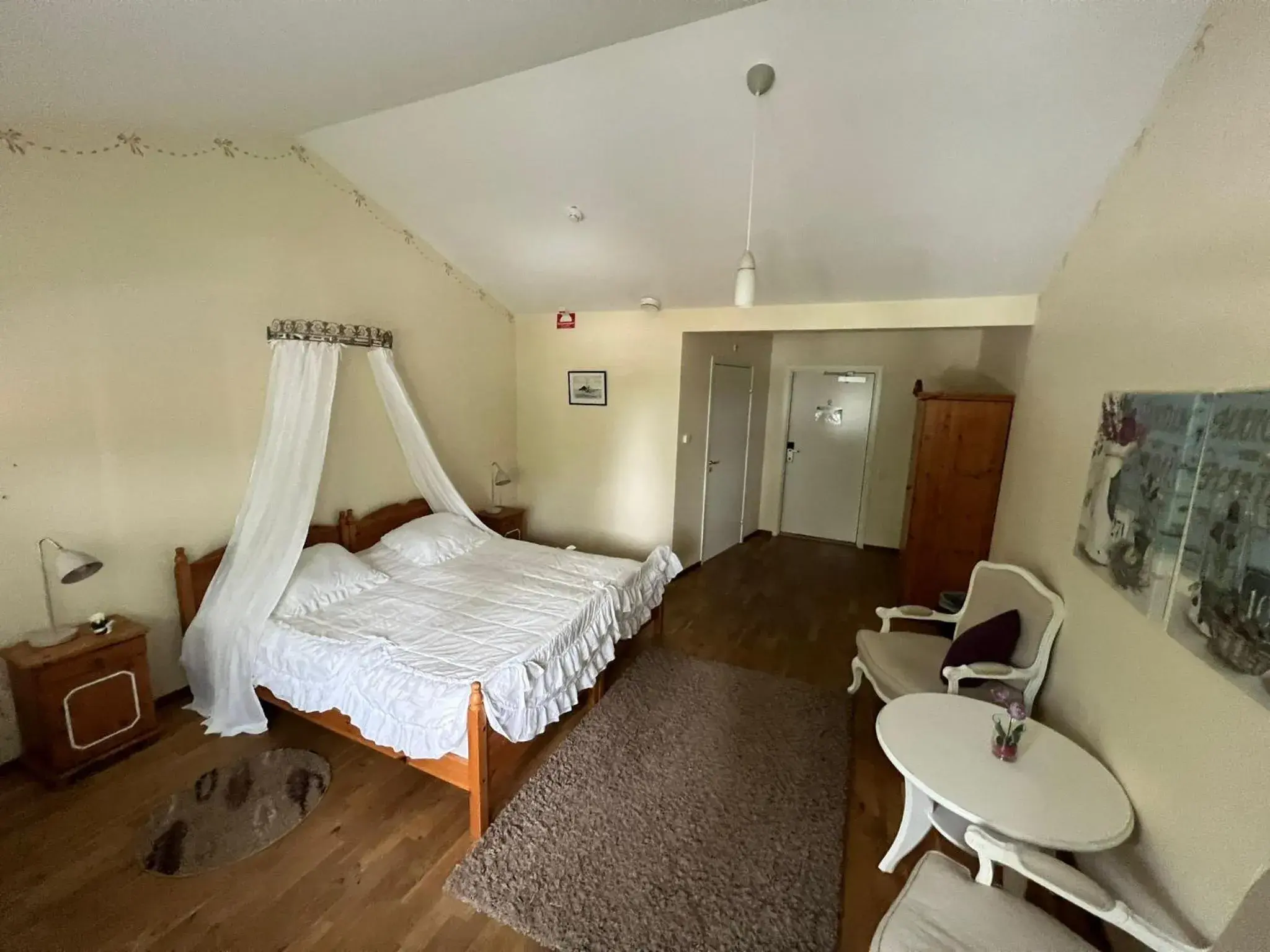 King Room with Roll-In Shower - Disability Access in Hotel Fritza King Room with Roll-In Shower - Disability Access in Hotel Fritza