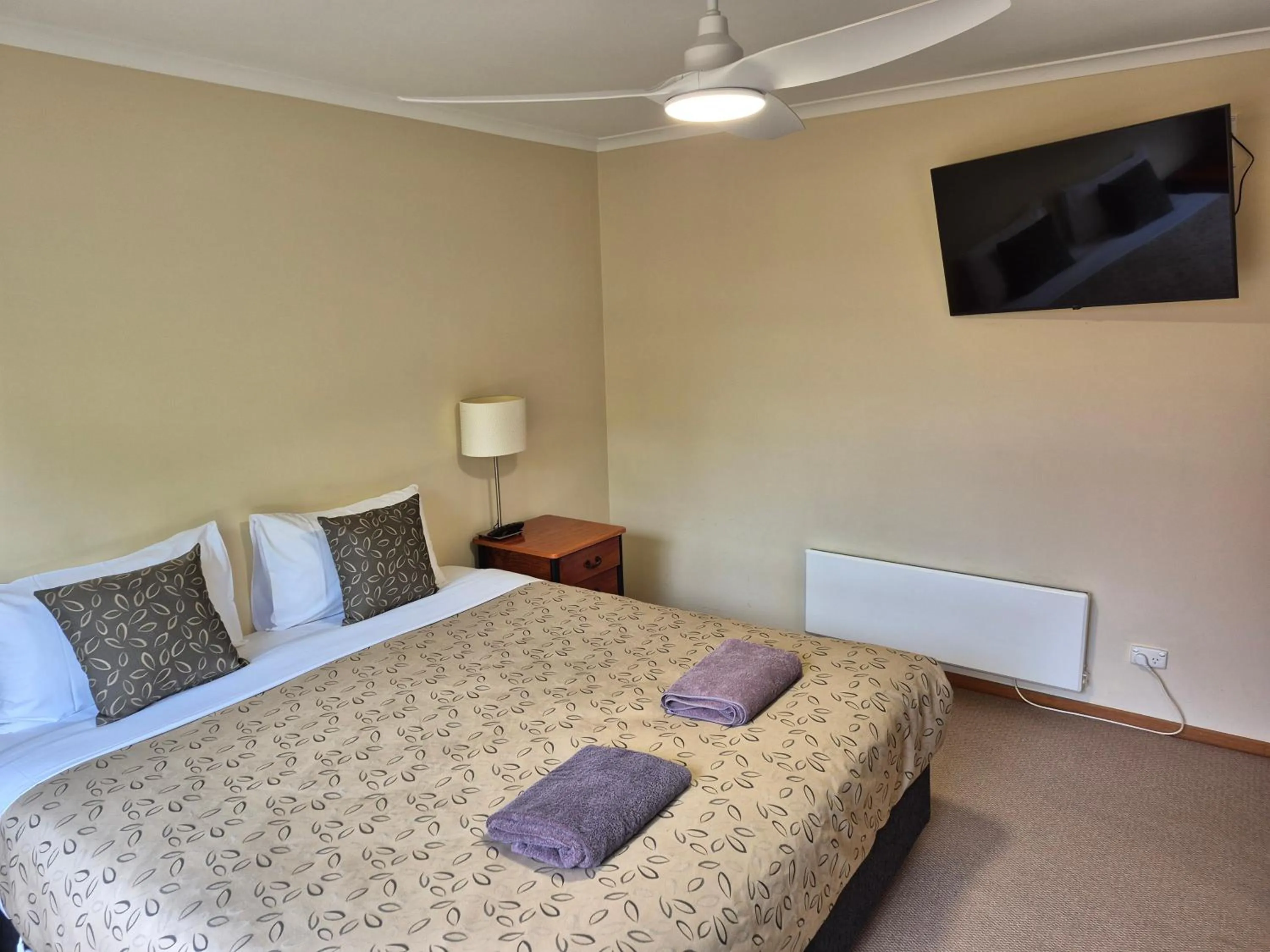 View (from property/room), Bed in Golden Heritage Apartments Beechworth