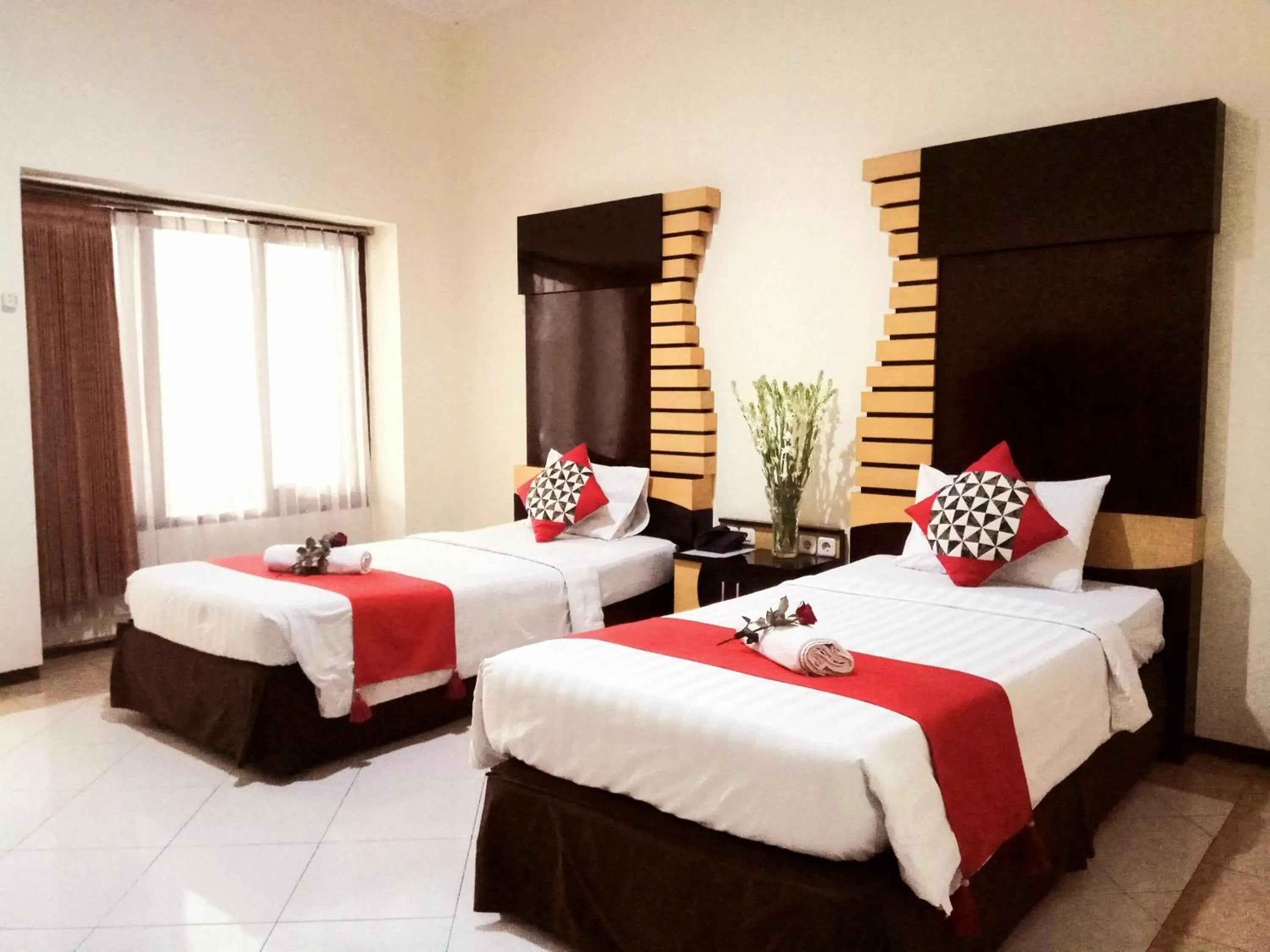 Bed in Hotel Pelangi Malang, Kayutangan Heritage