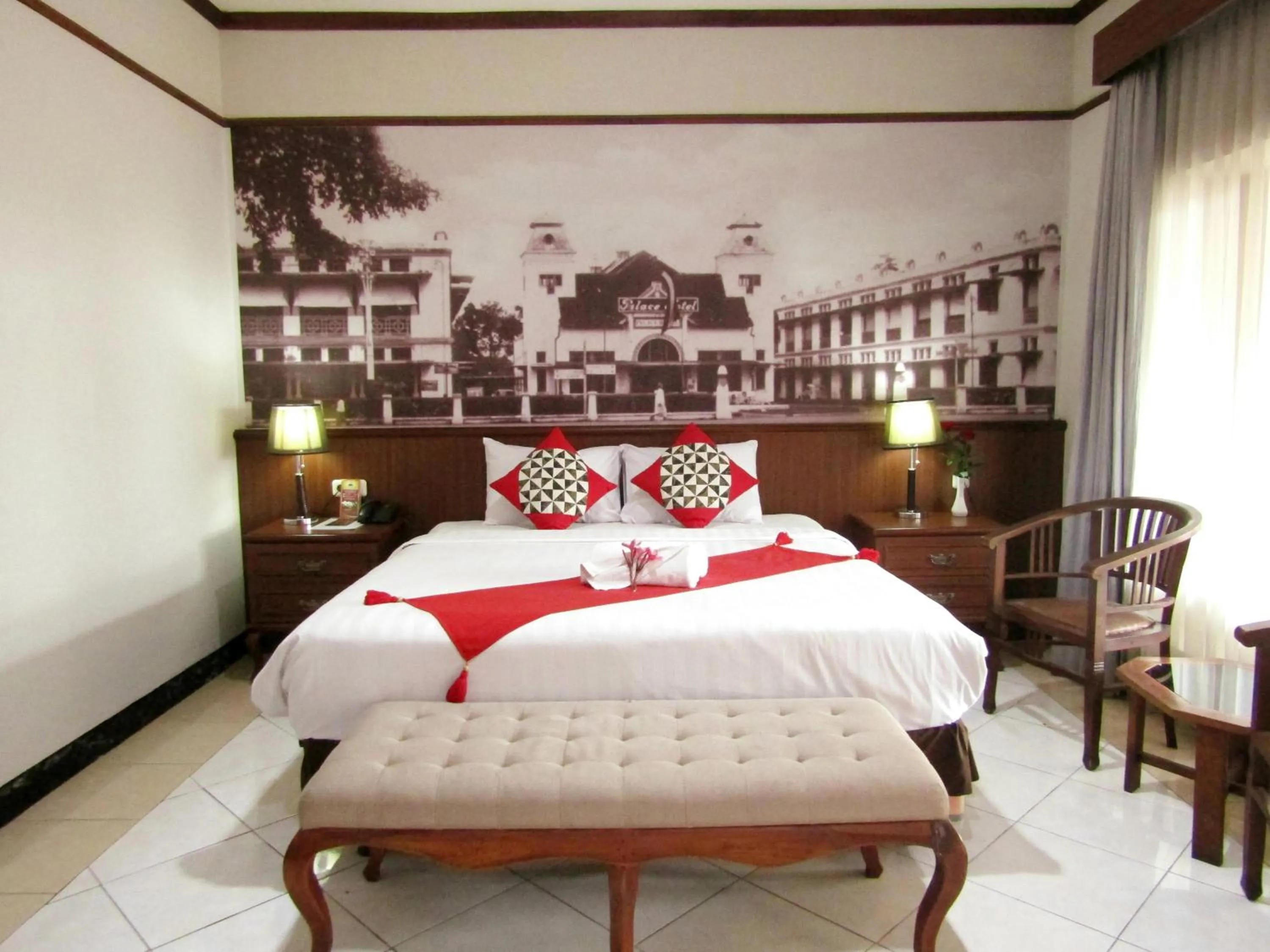 Bed in Hotel Pelangi Malang, Kayutangan Heritage