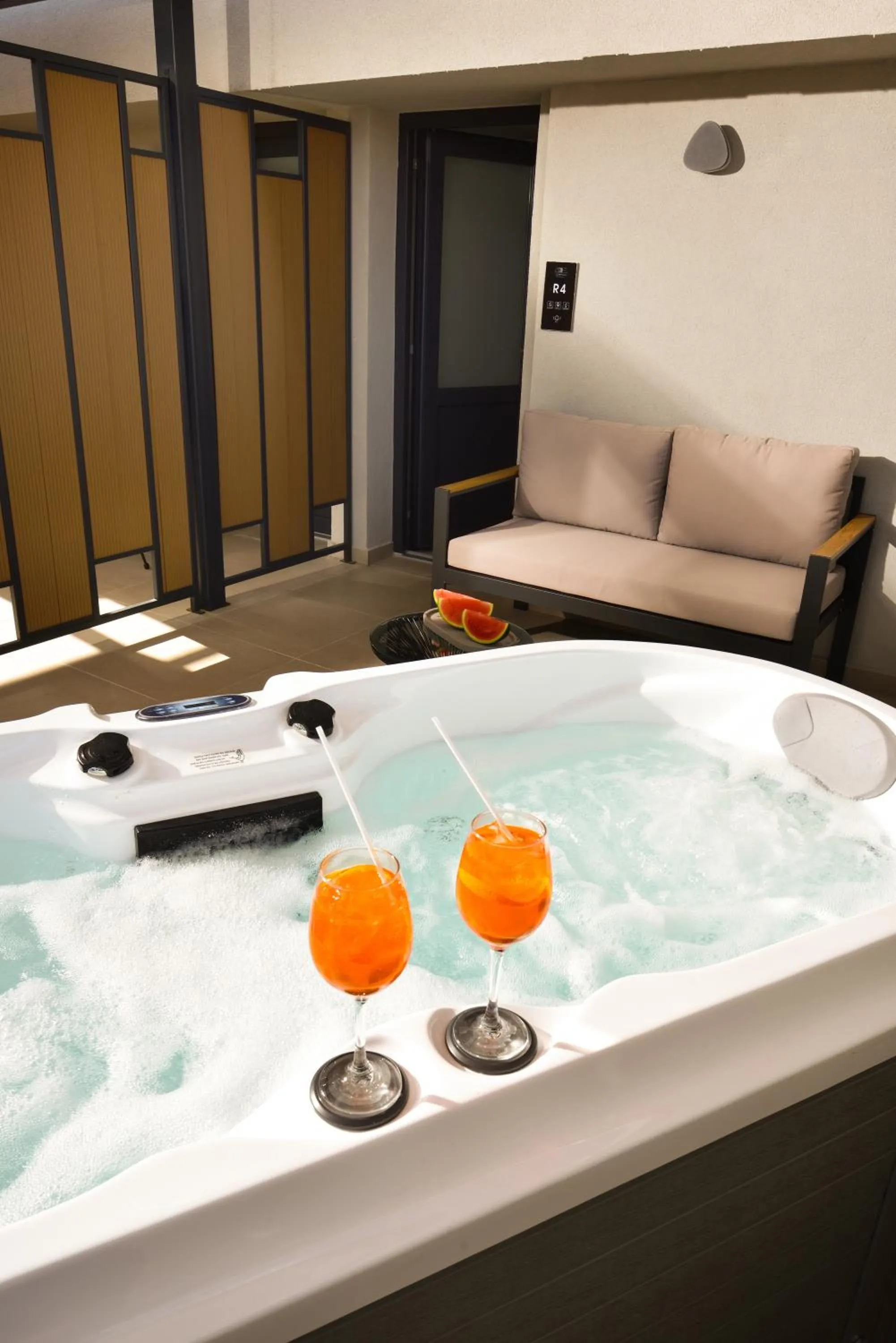 Hot Tub in CORYLUS Luxury Rooms & Suites